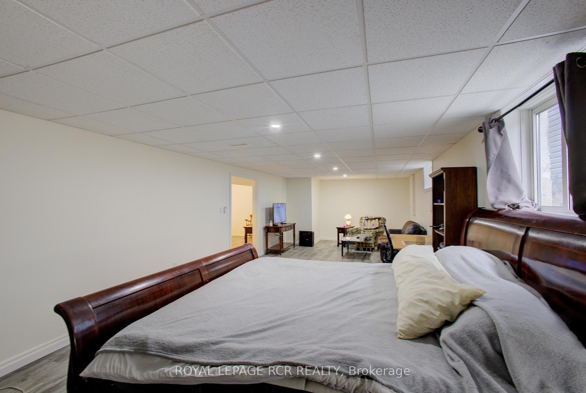 451 William Street photo 28