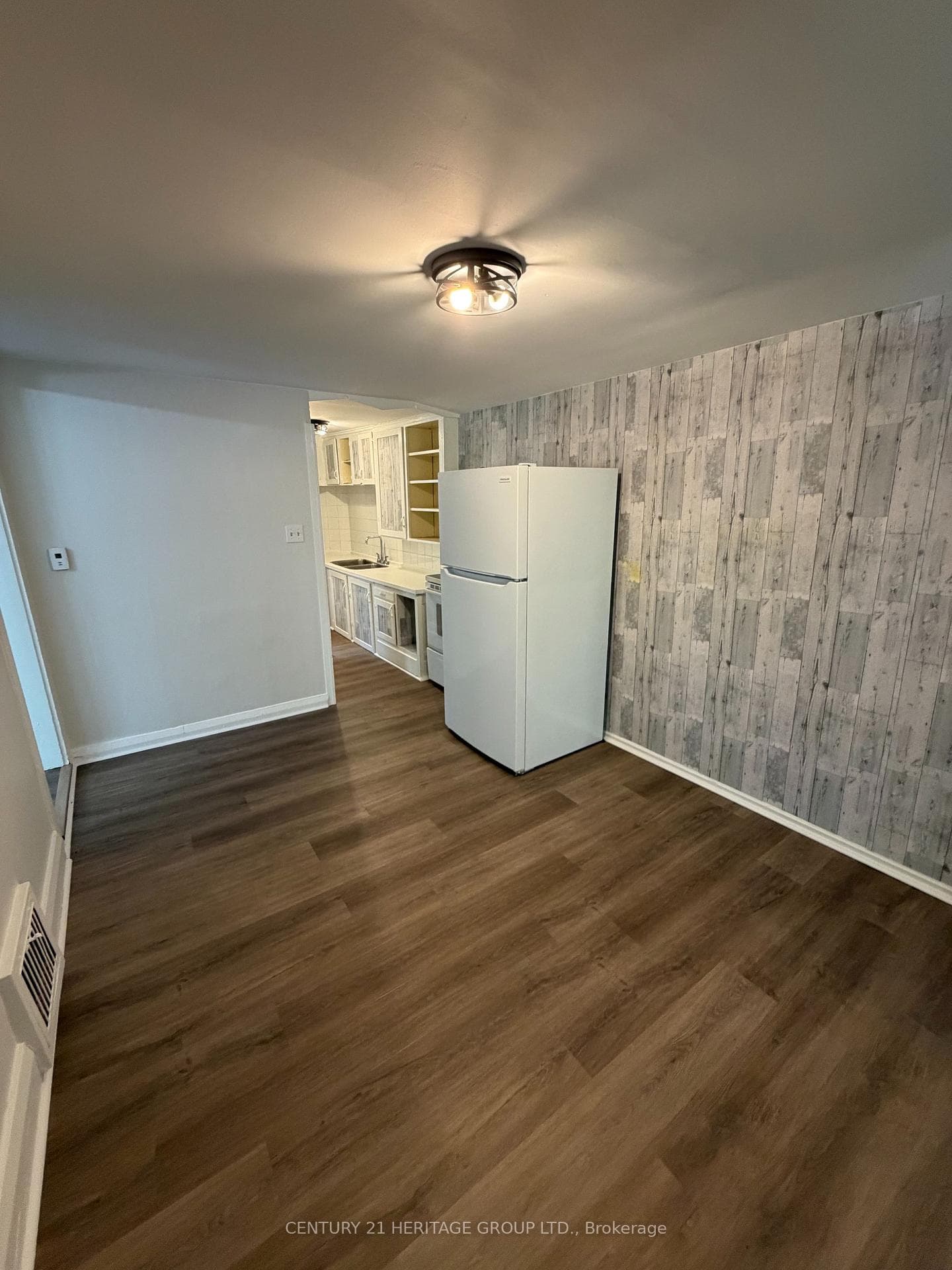 349 Eagle Street photo 7