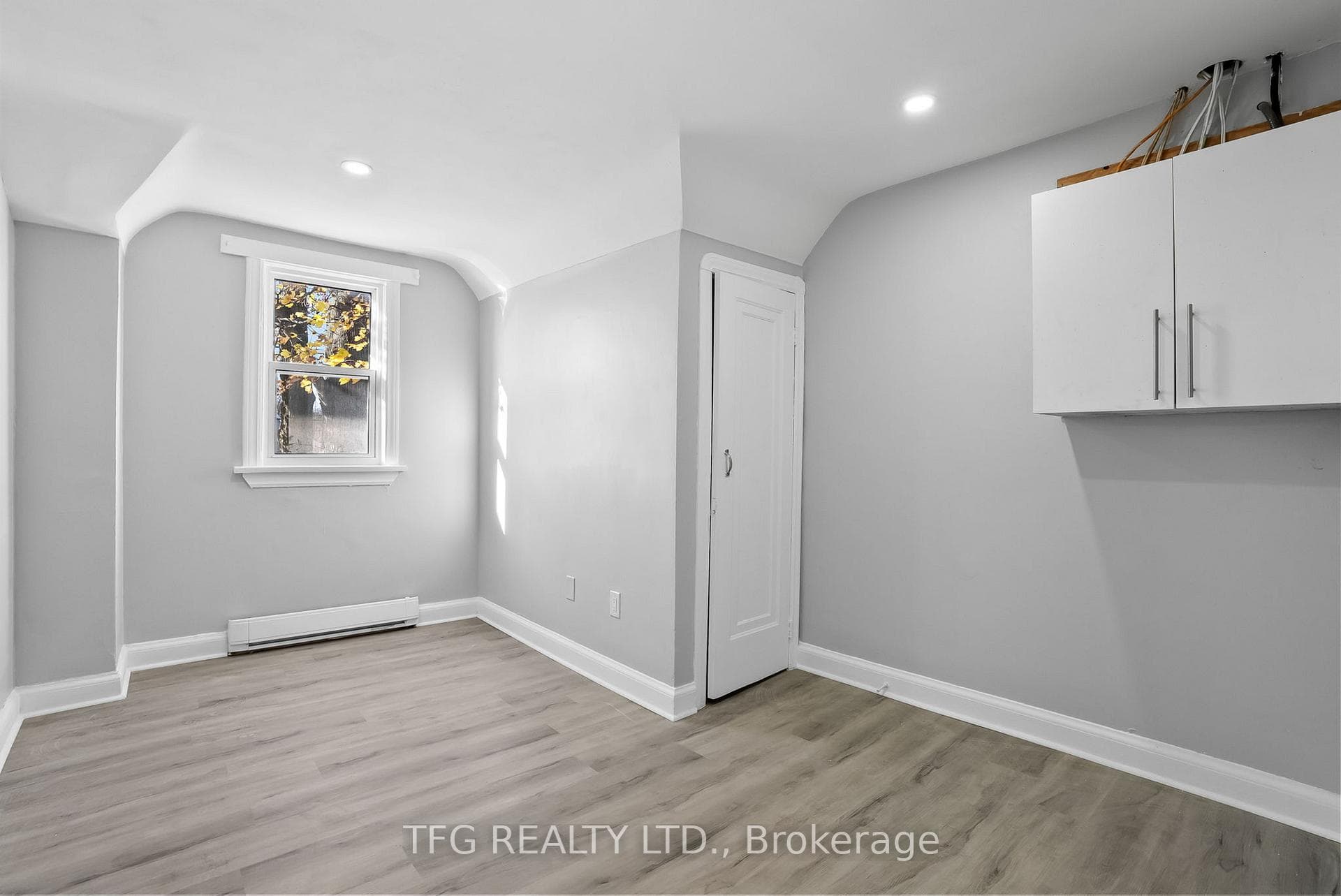 73 Central Pk Boulevard Unit Upper photo 4