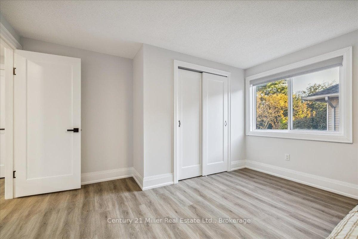 91 Oneida Boulevard photo 34