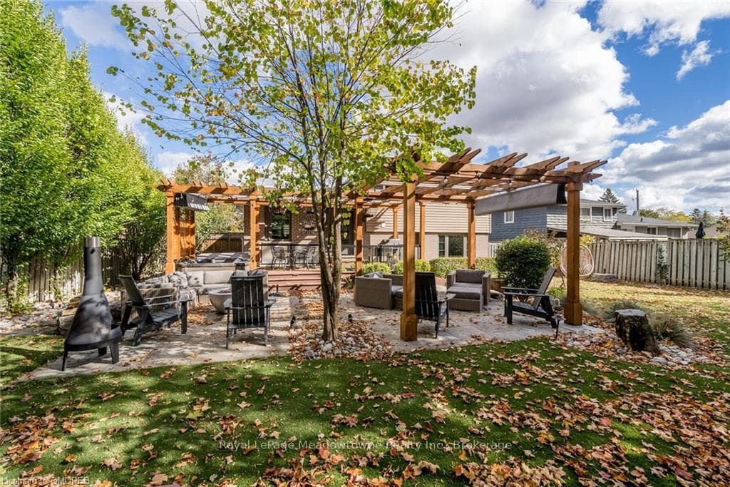 71 JOYCELYN Crescent photo 36