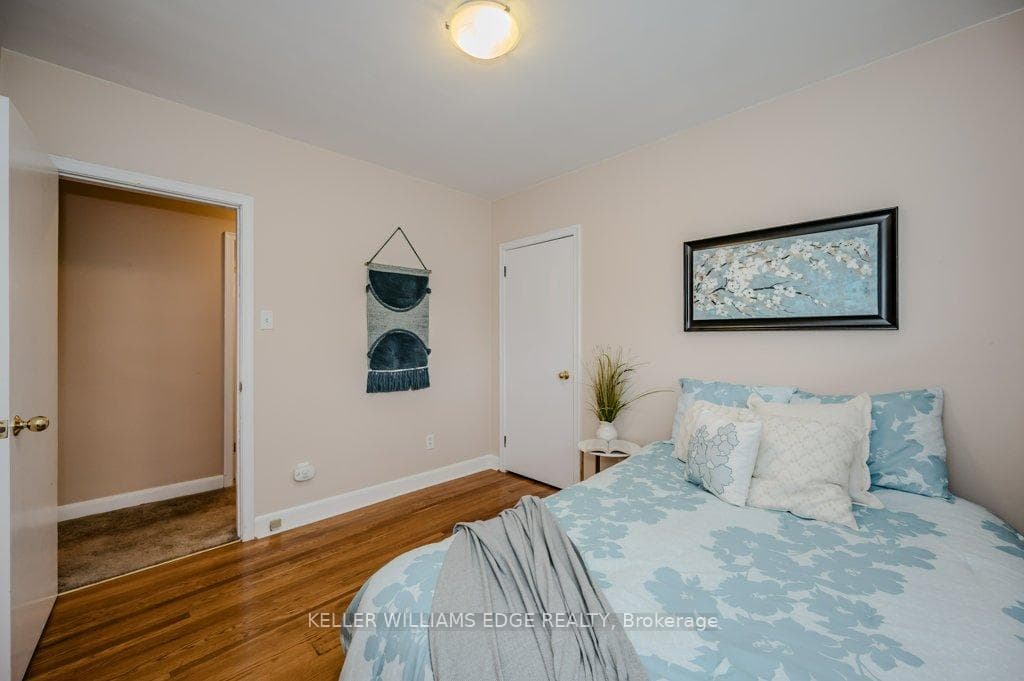 222 Wales Crescent photo 13