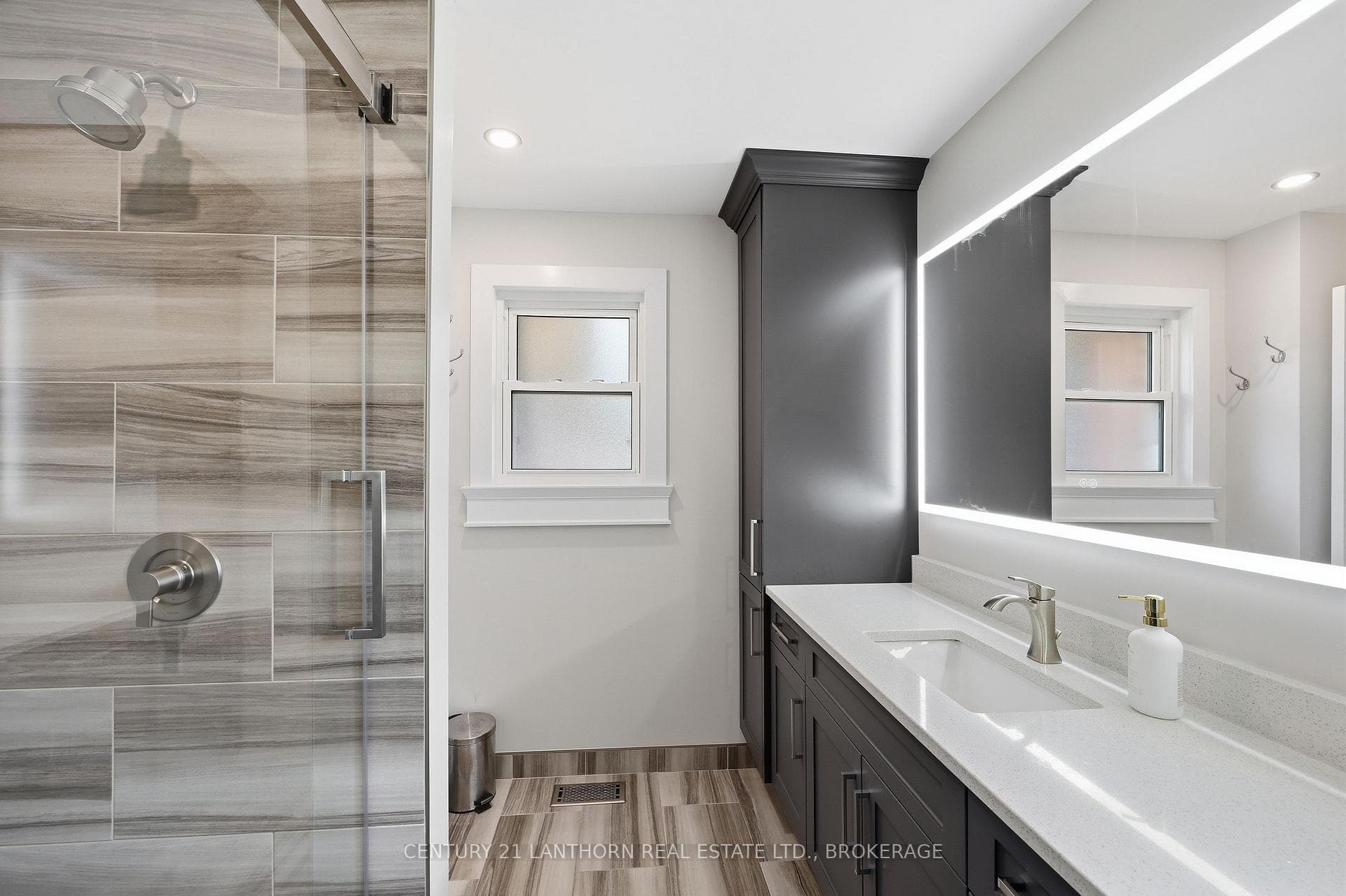 952 Chancery Street photo 29