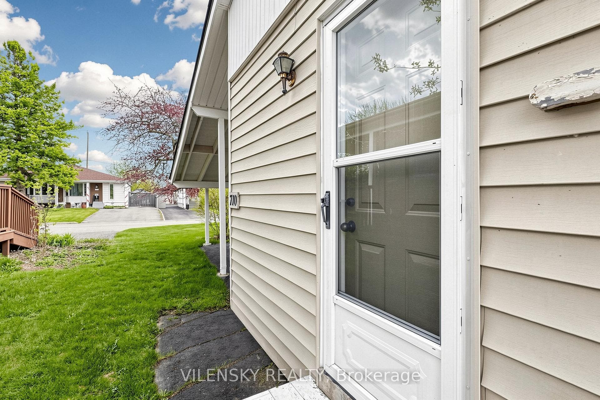710 Kingfisher Drive photo 25