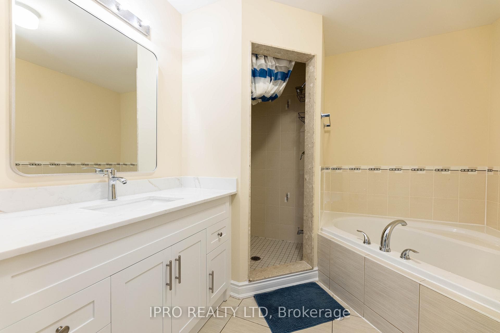 914 Francine Crescent photo 21