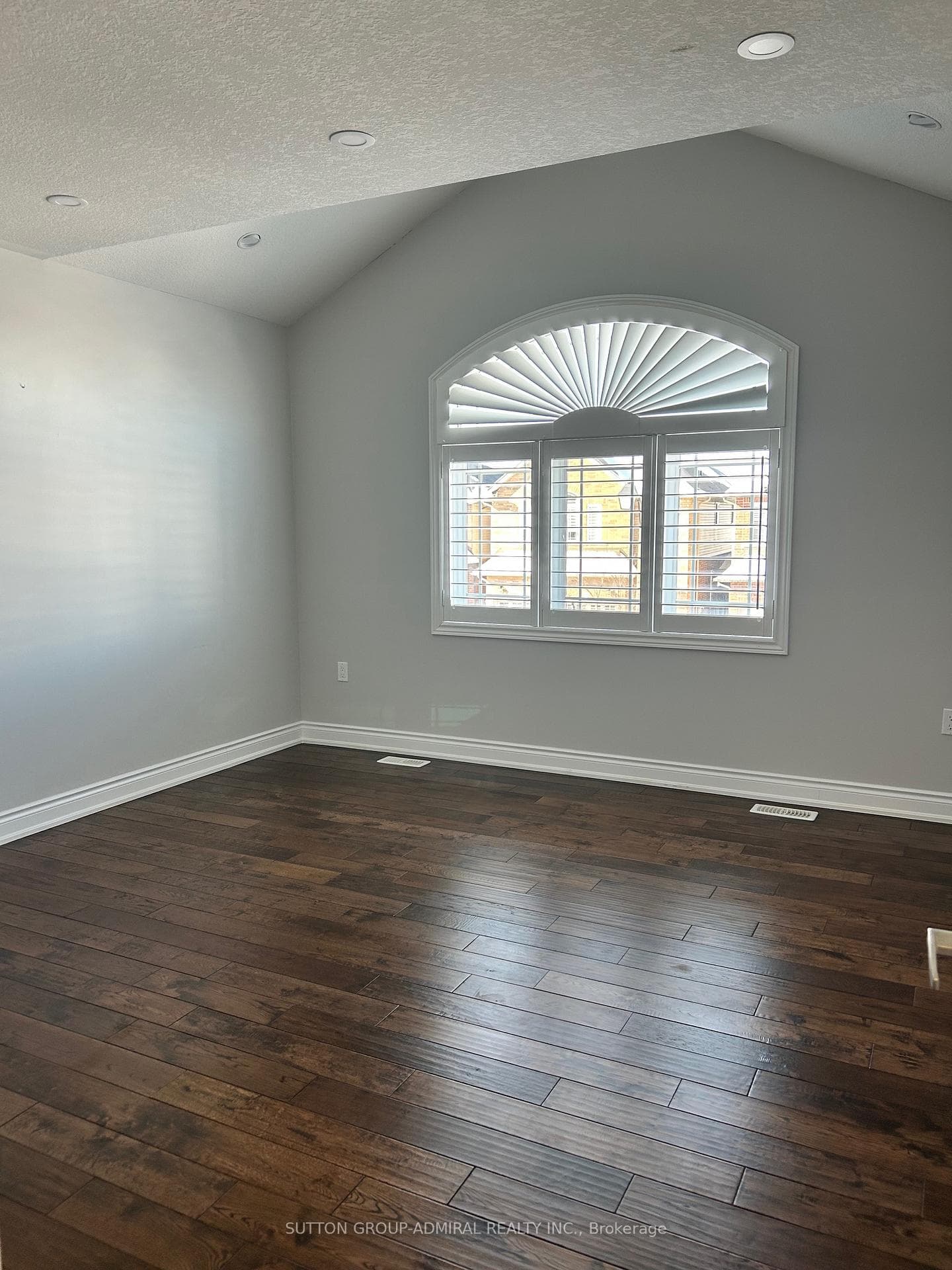 23 Colorado Boulevard photo 6