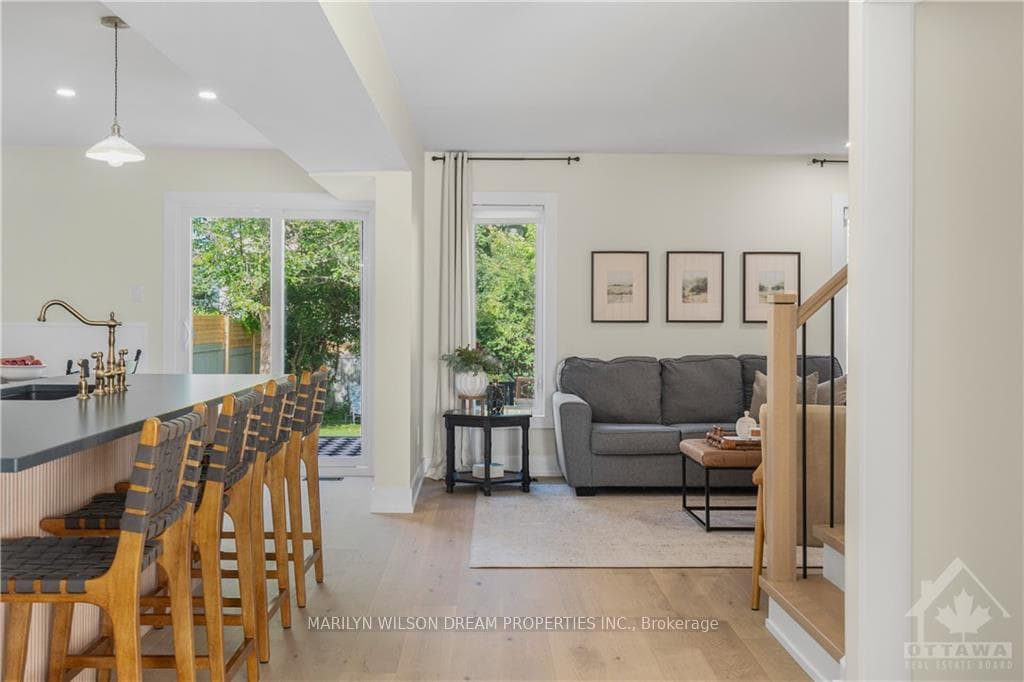41 DENHAM Way photo 3
