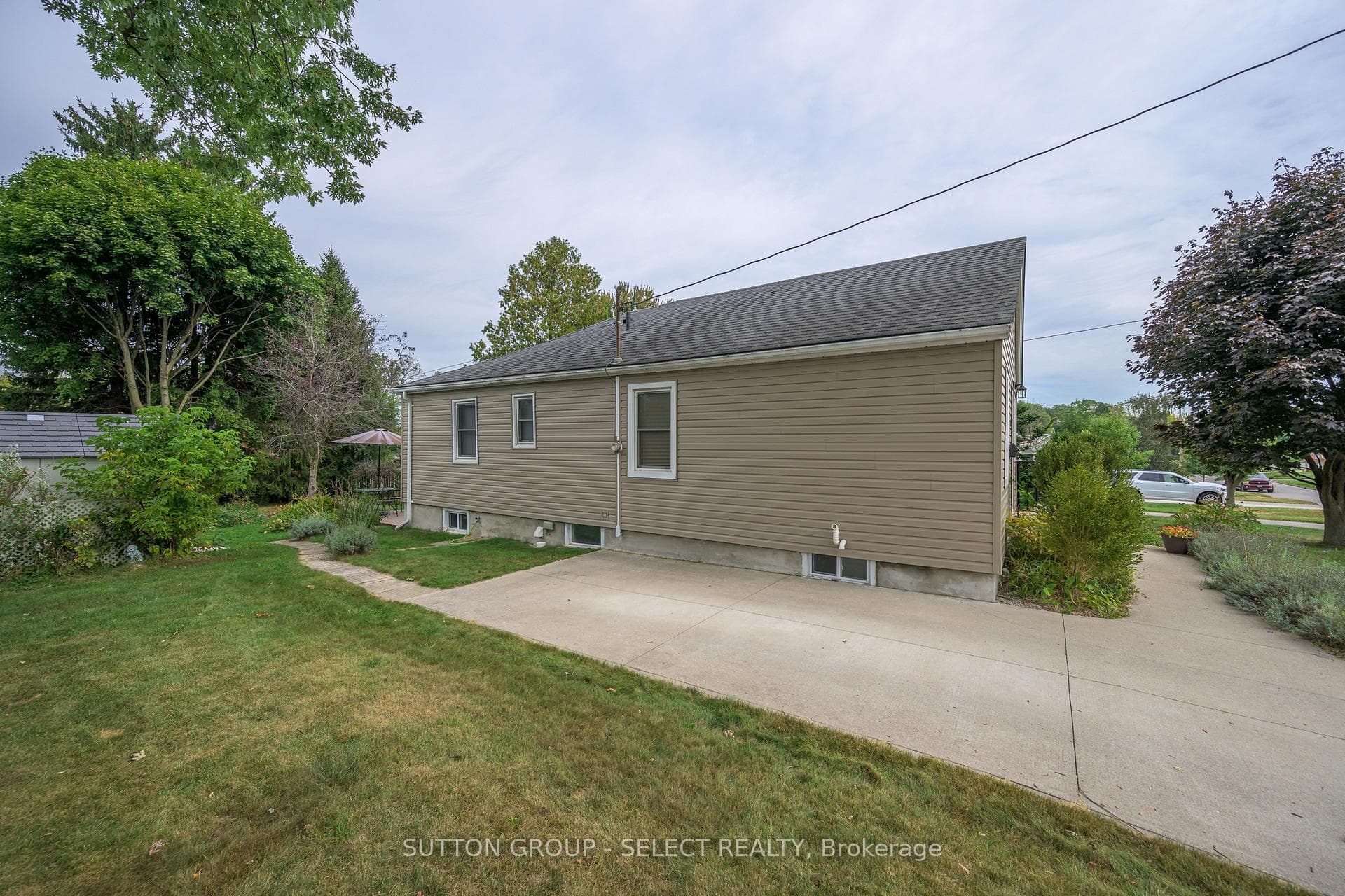 358 Dieppe Street photo 7
