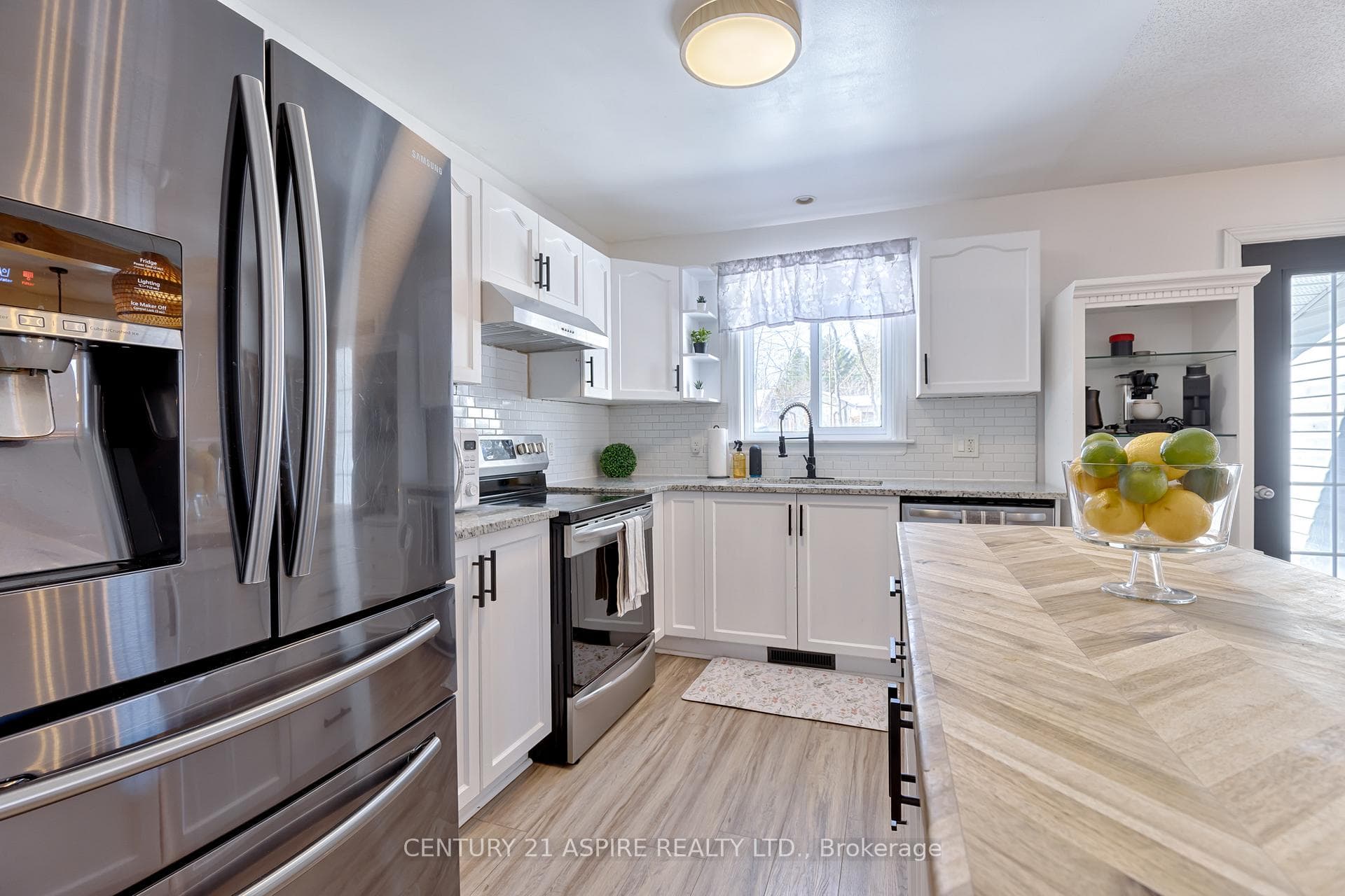 1256 Victoria Street photo 14