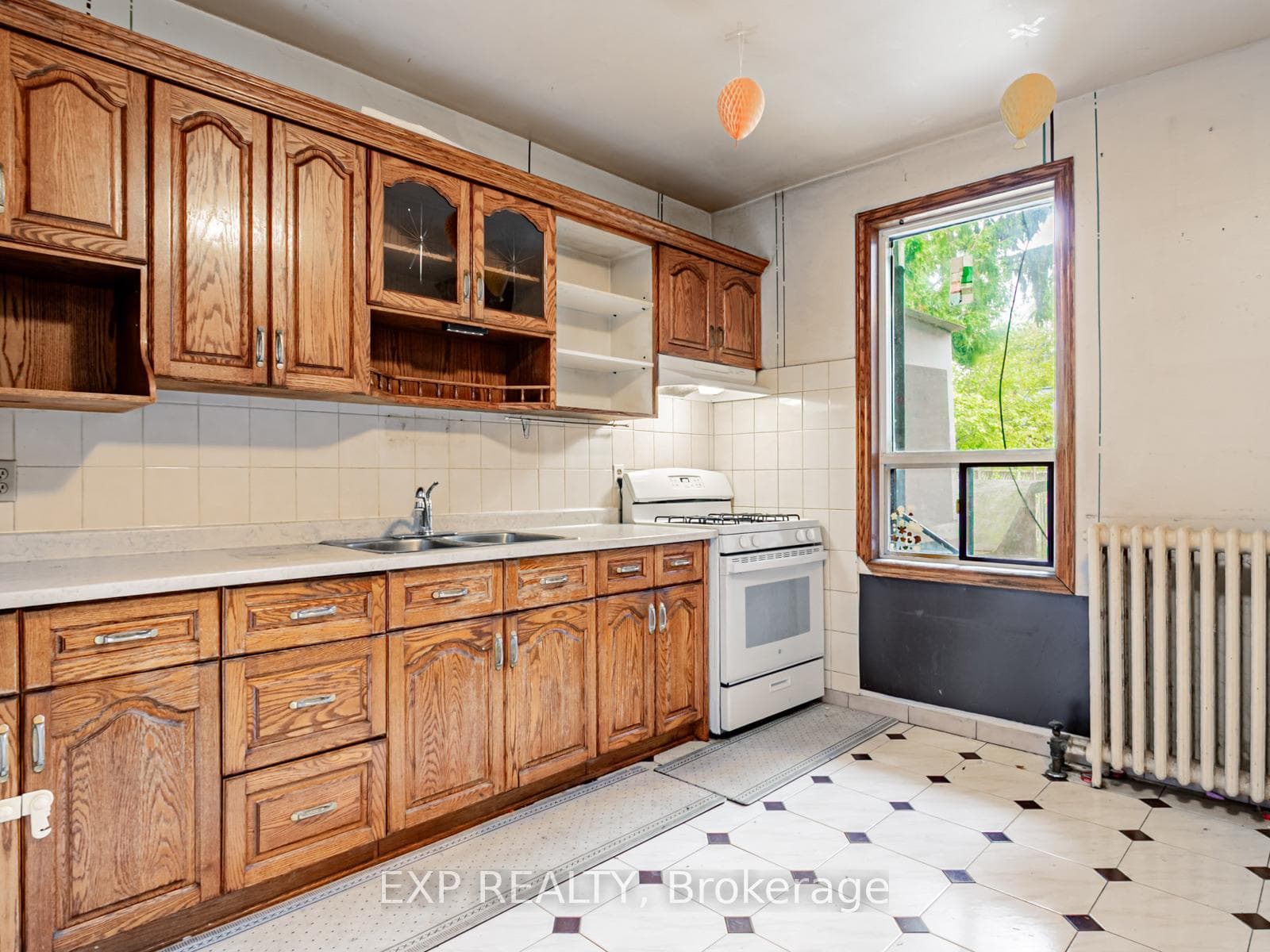 235 Grace Street photo 12