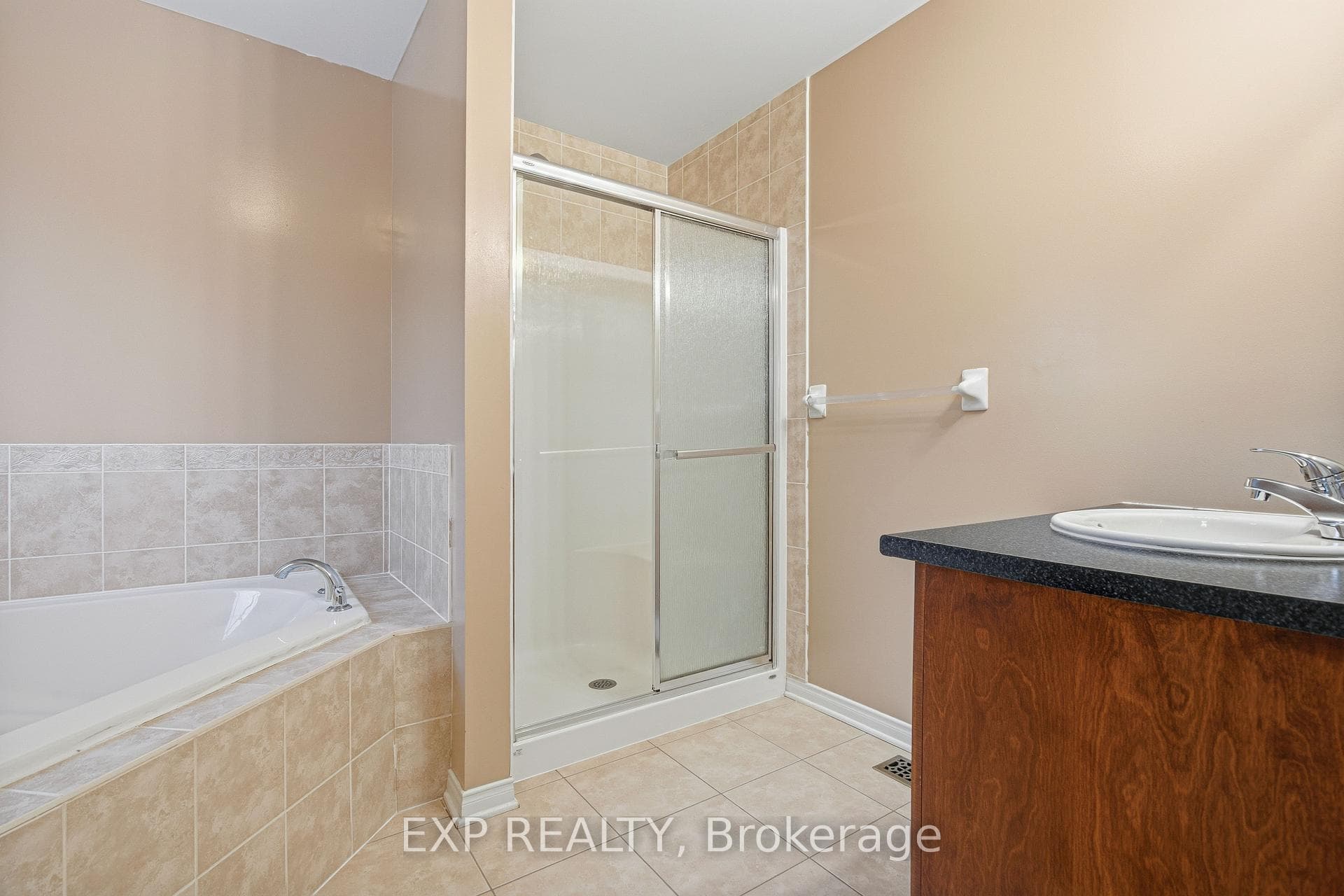 705 Regiment Avenue photo 23