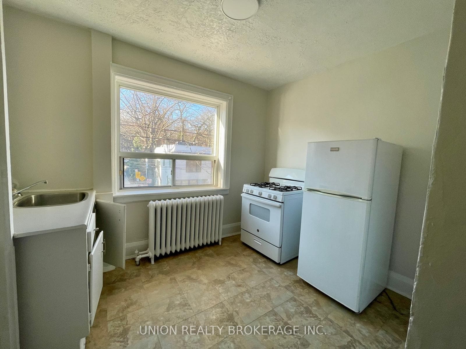 2451 Queen Street Unit 14 photo 5