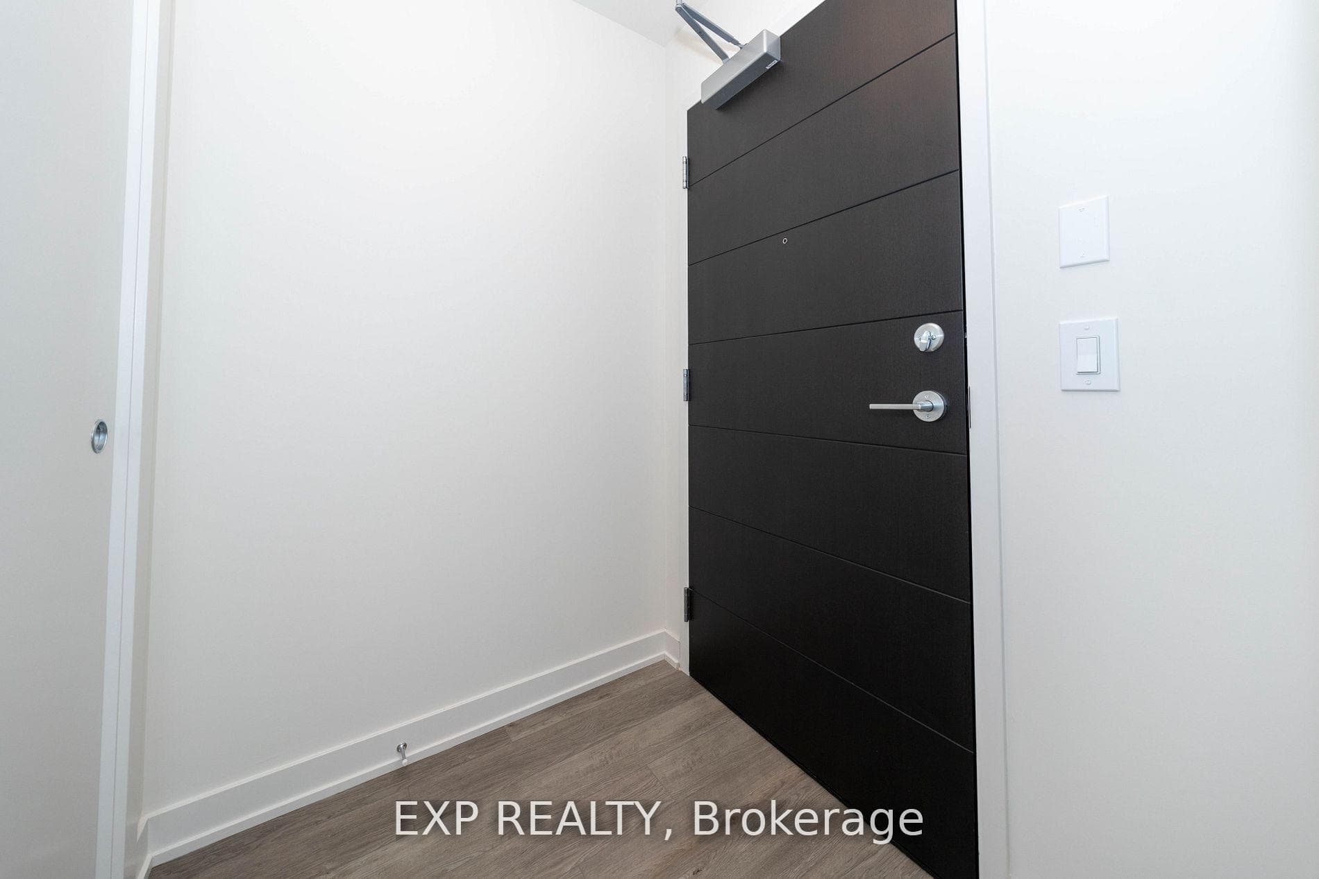 212 King William Street Unit 1105 photo 30