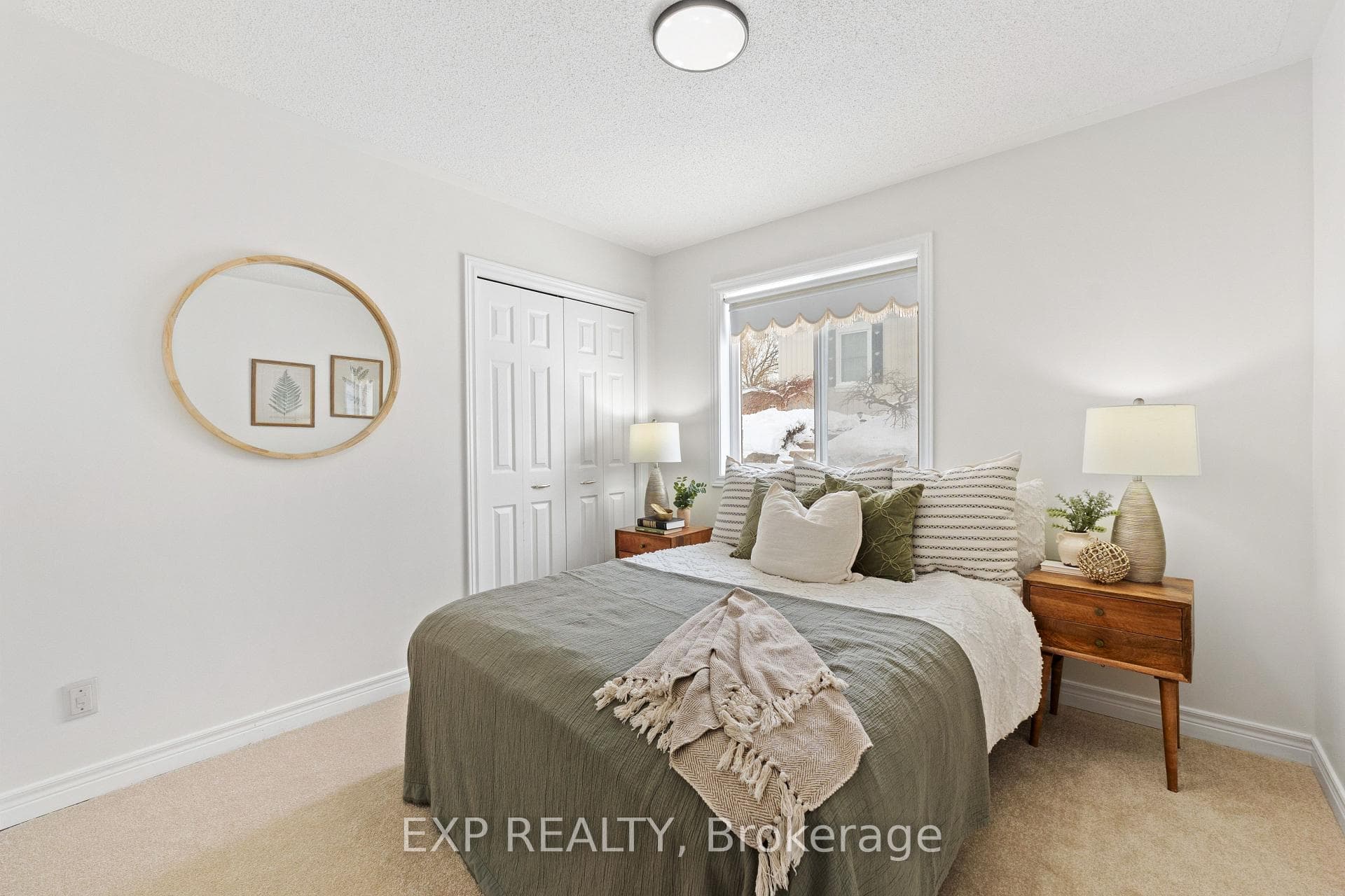 1036 Stone Cottage Crescent photo 24
