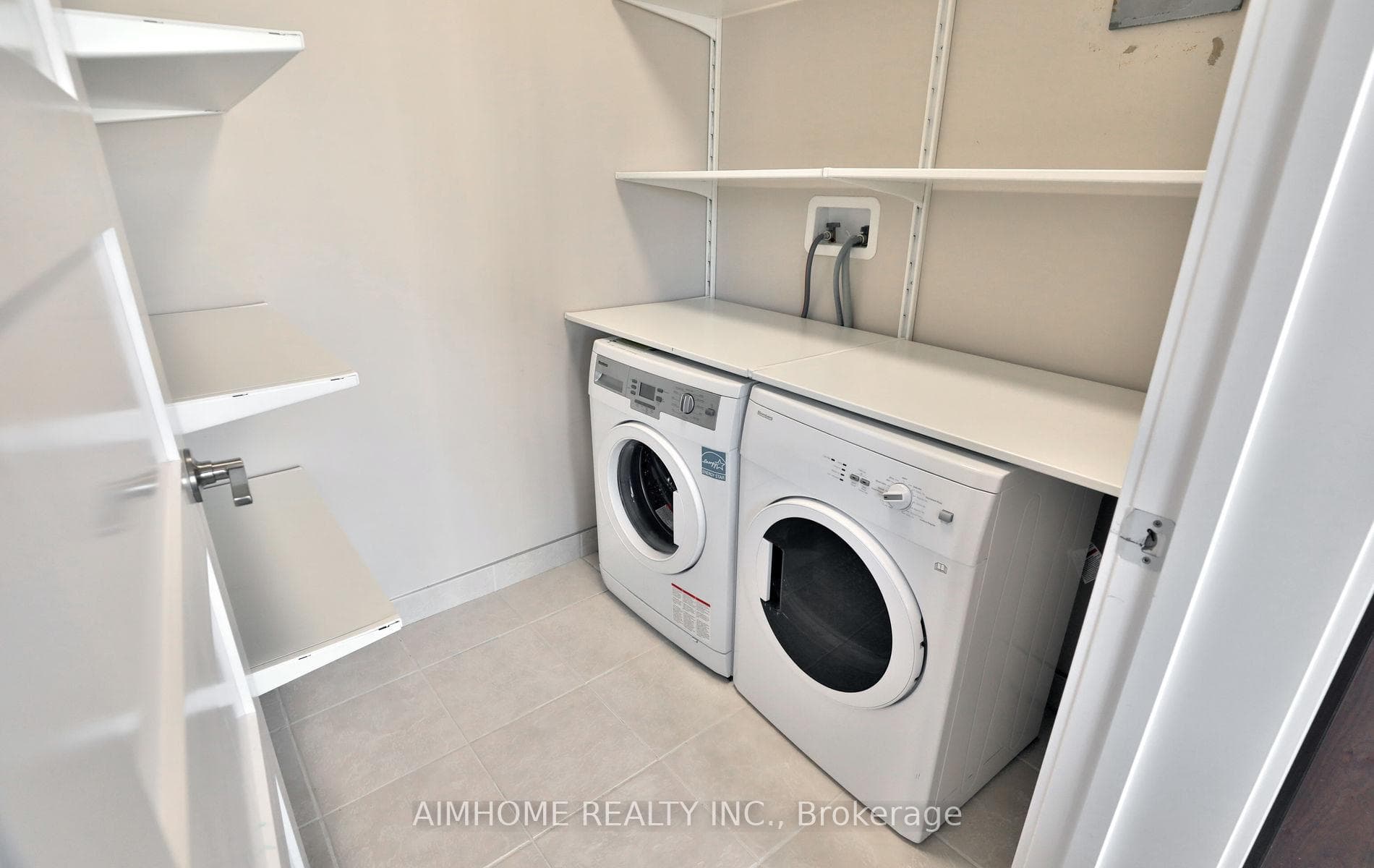 3026 Postridge Drive Unit 18 photo 18