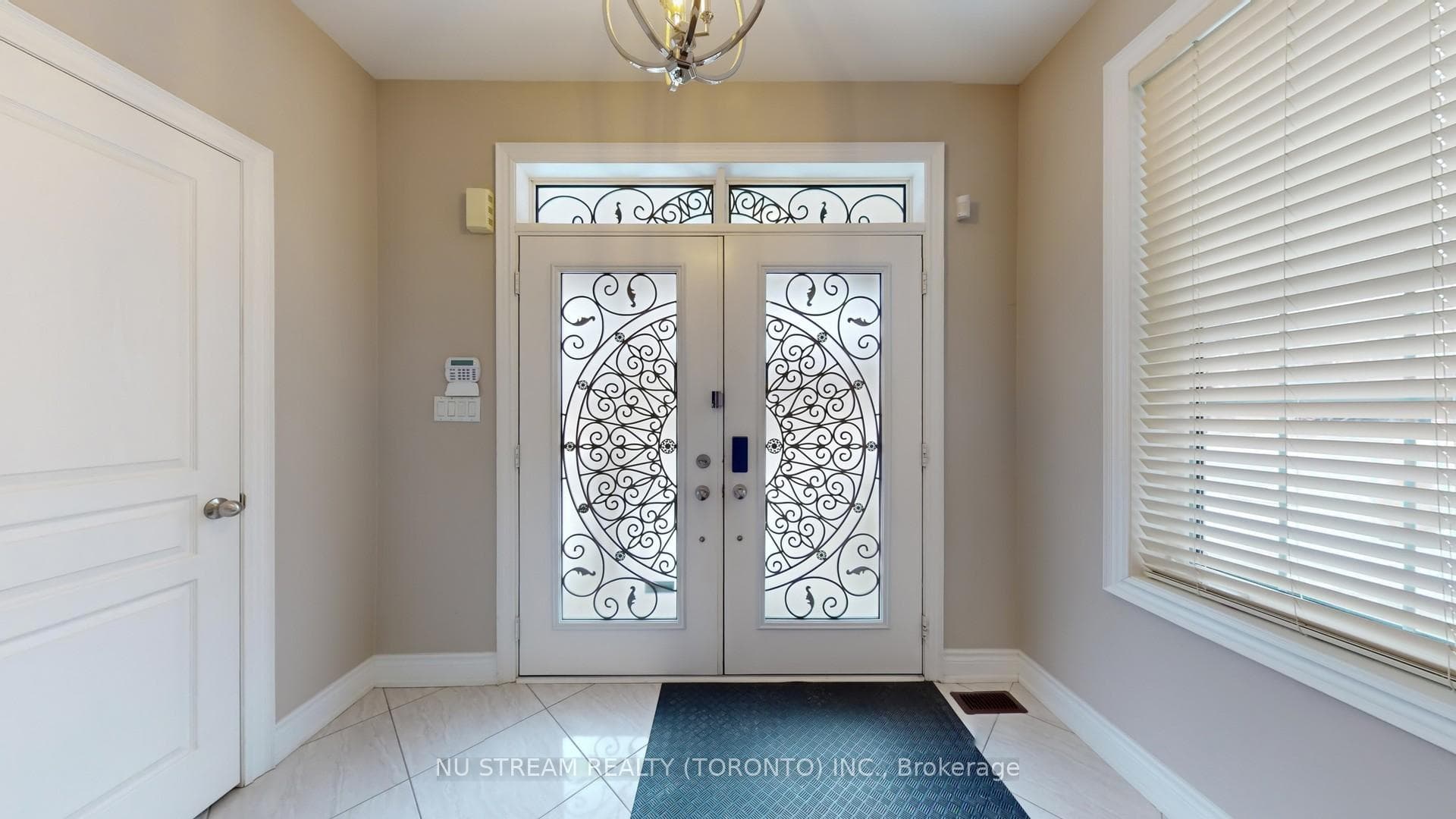 102 Beaconsfield Drive photo 3