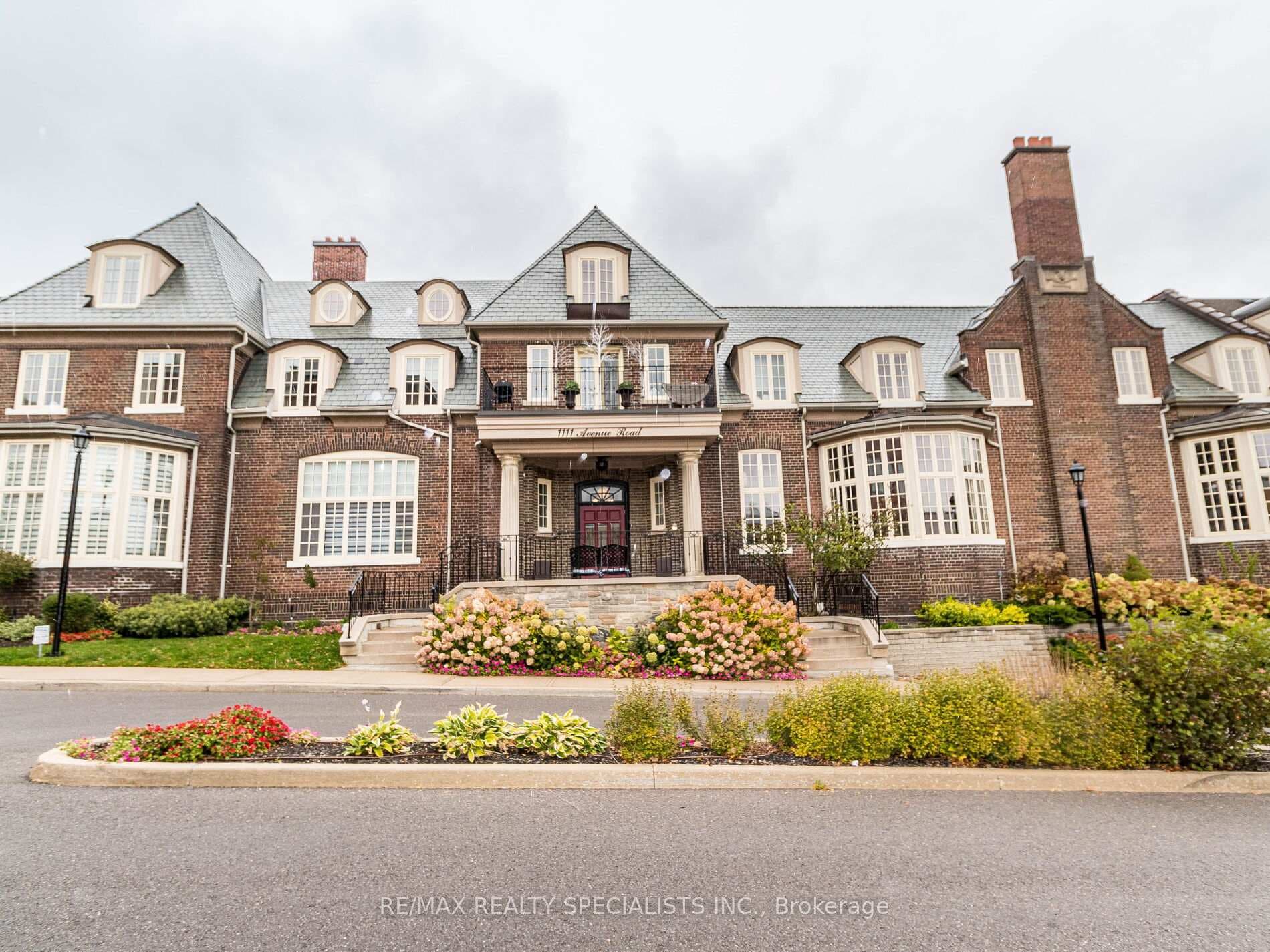 1111 Avenue Road Unit 102 photo 4