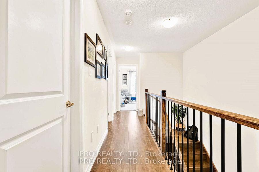 30 Louise Crescent photo 33