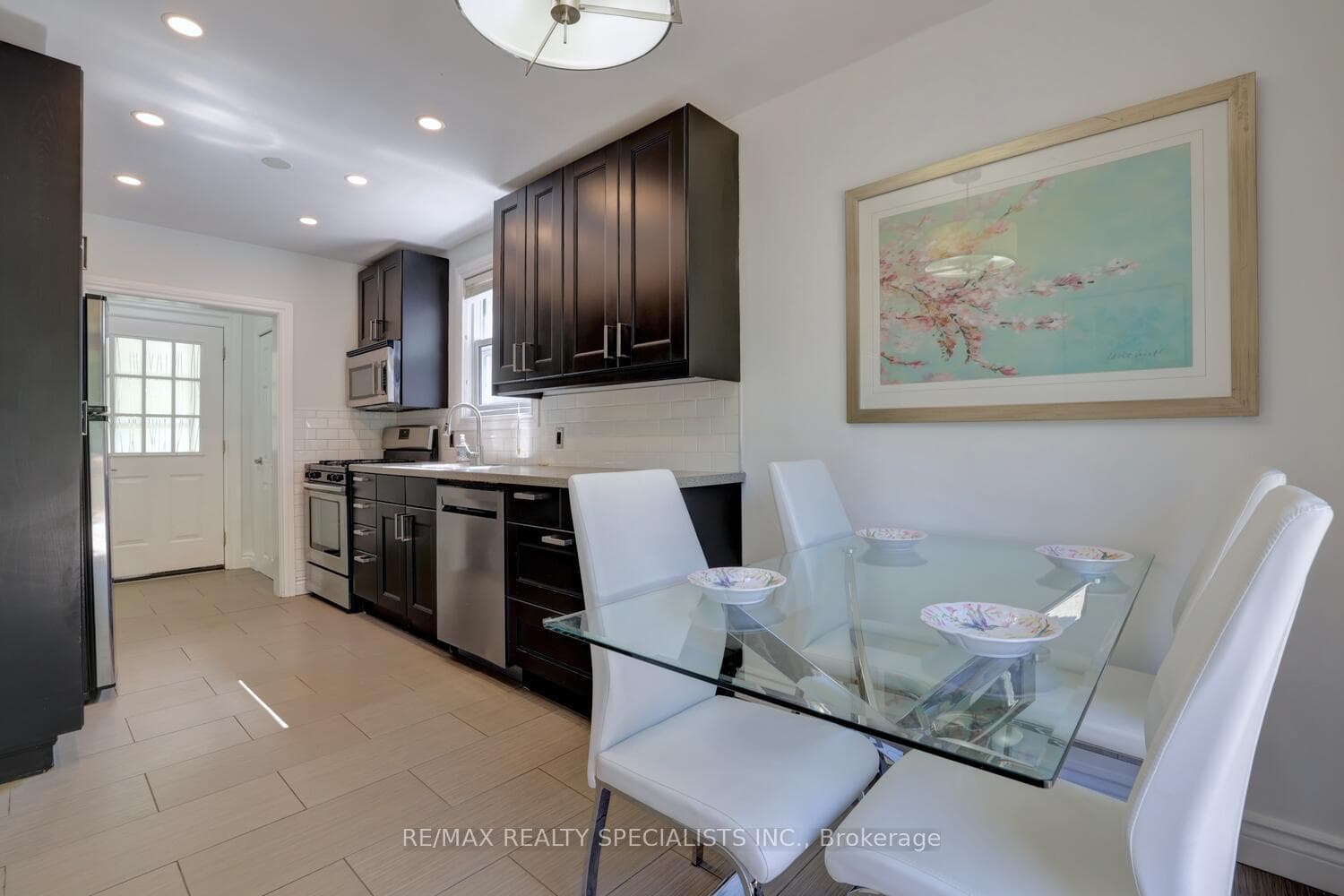 Modern kitchen.