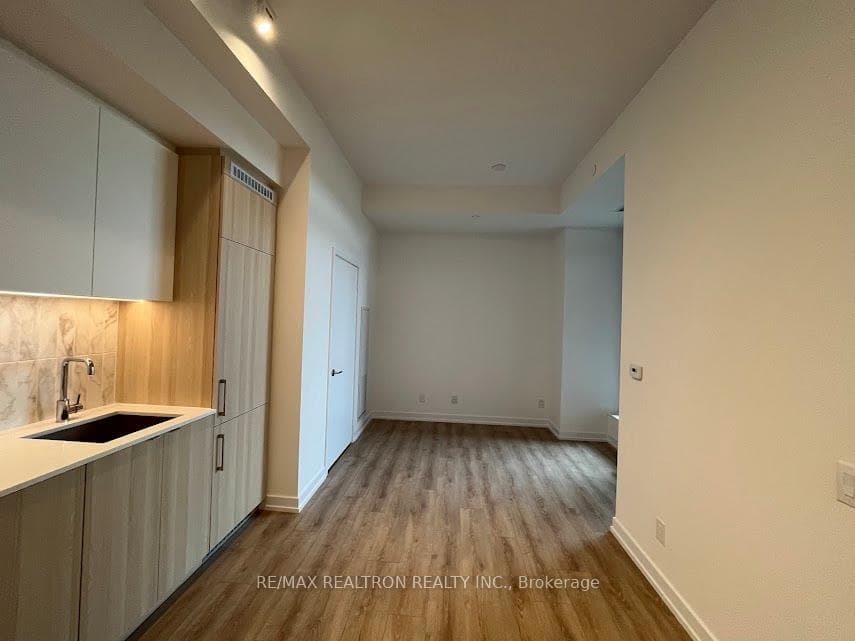 500 Dupont Street Unit 301 photo 15