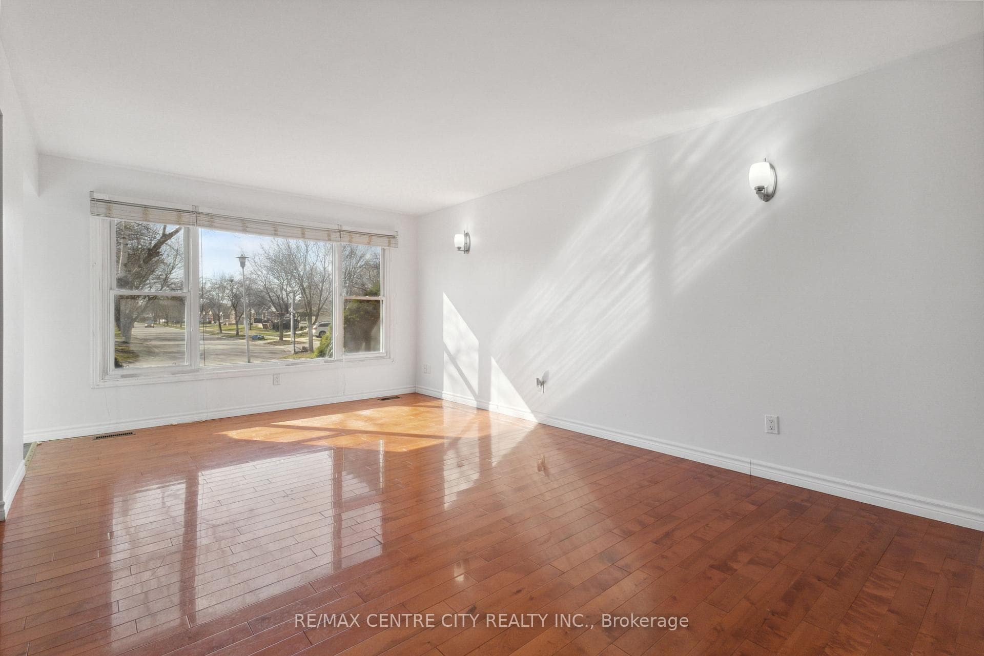 50 Stroud Crescent photo 11