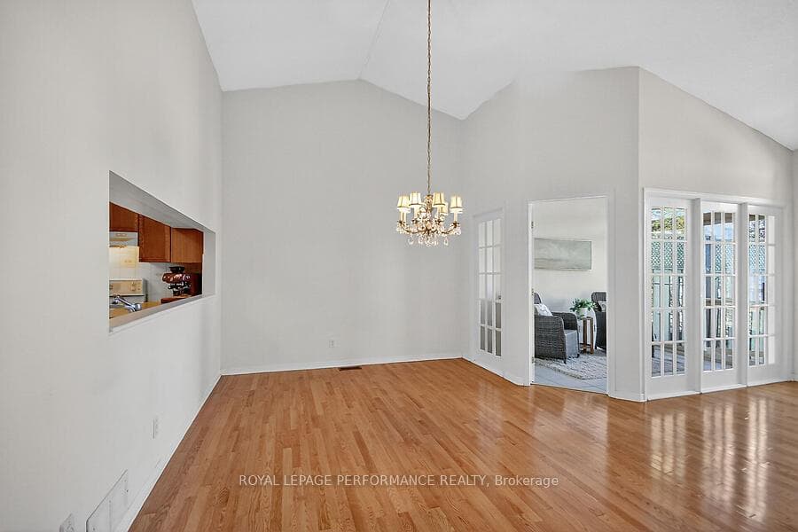 40 Briardale Crescent photo 12
