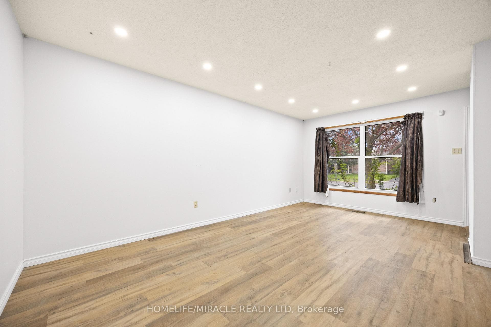 1250 Jalna Boulevard Unit 8 photo 9