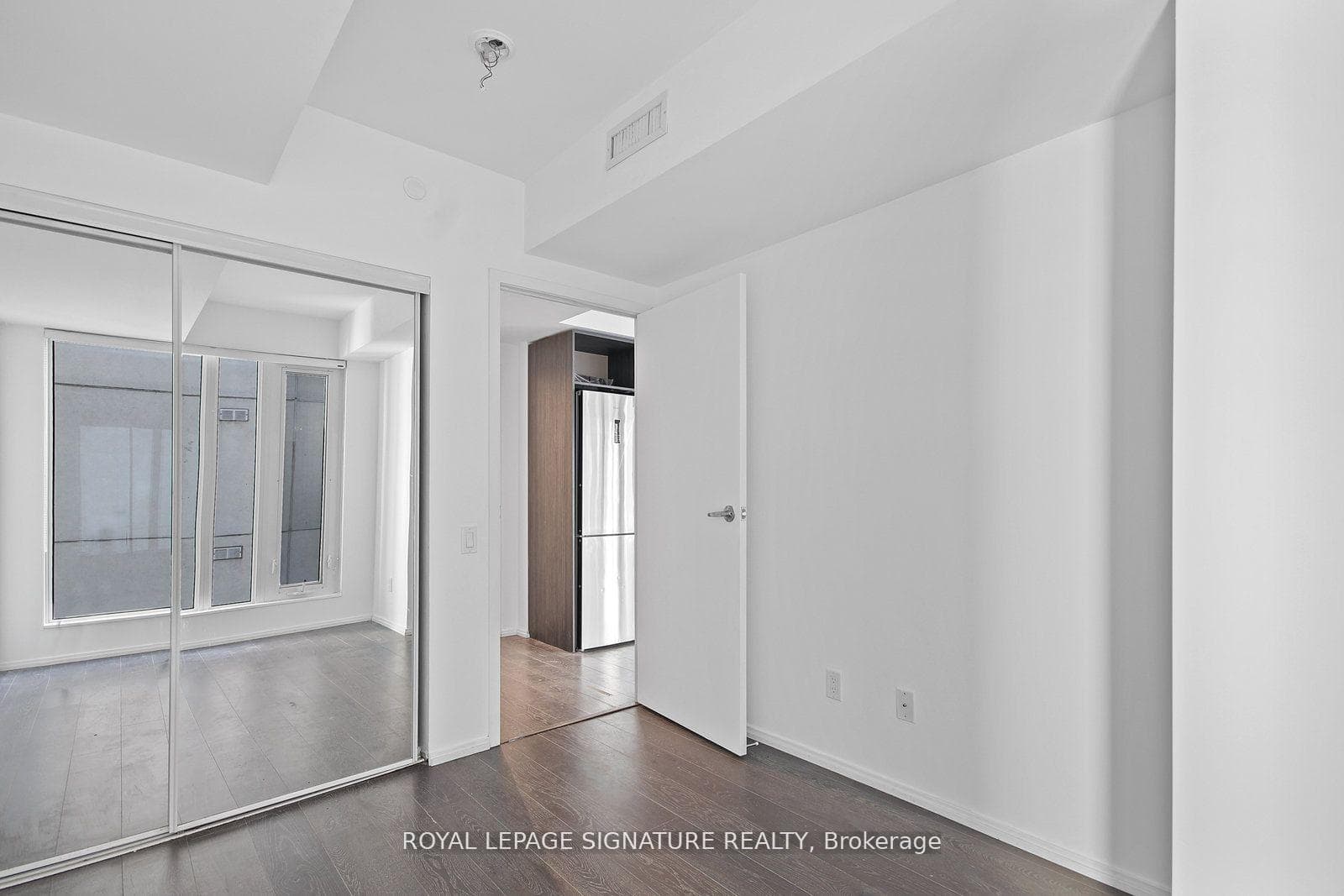 68 Shuter Street Unit 710 photo 13