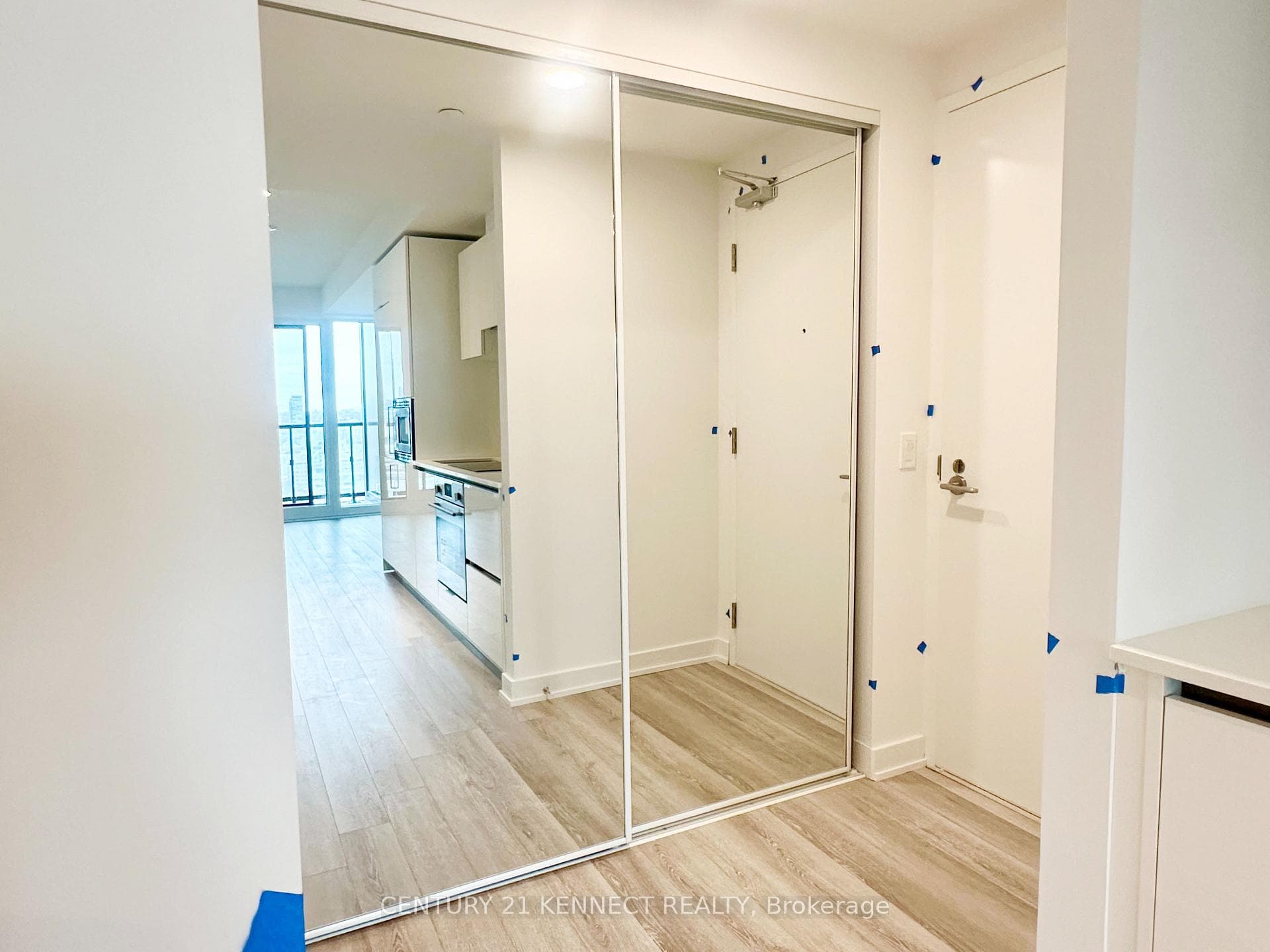 238 Simcoe Street Unit 2910 photo 2