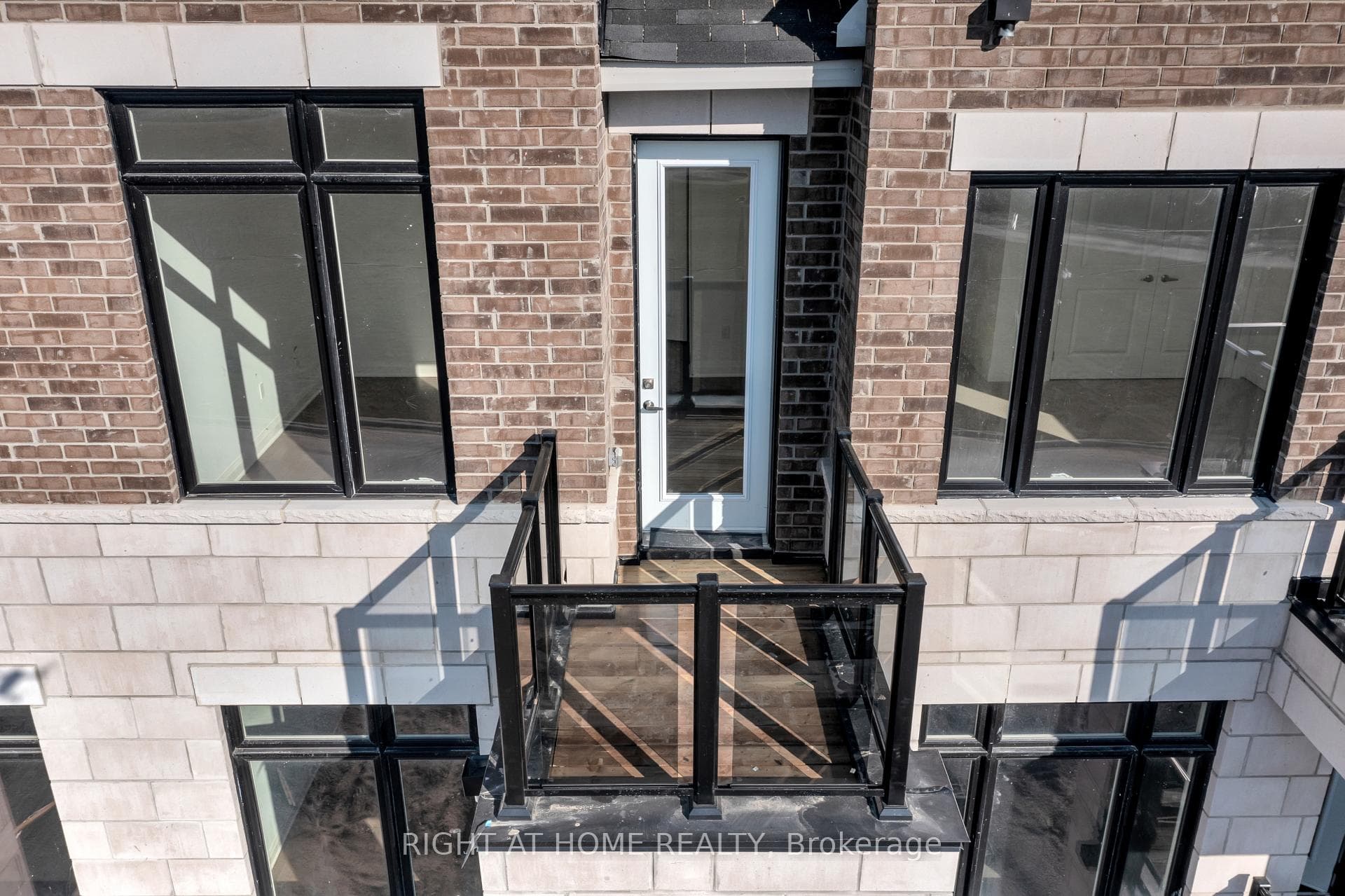 825 Port Darlington Road photo 31