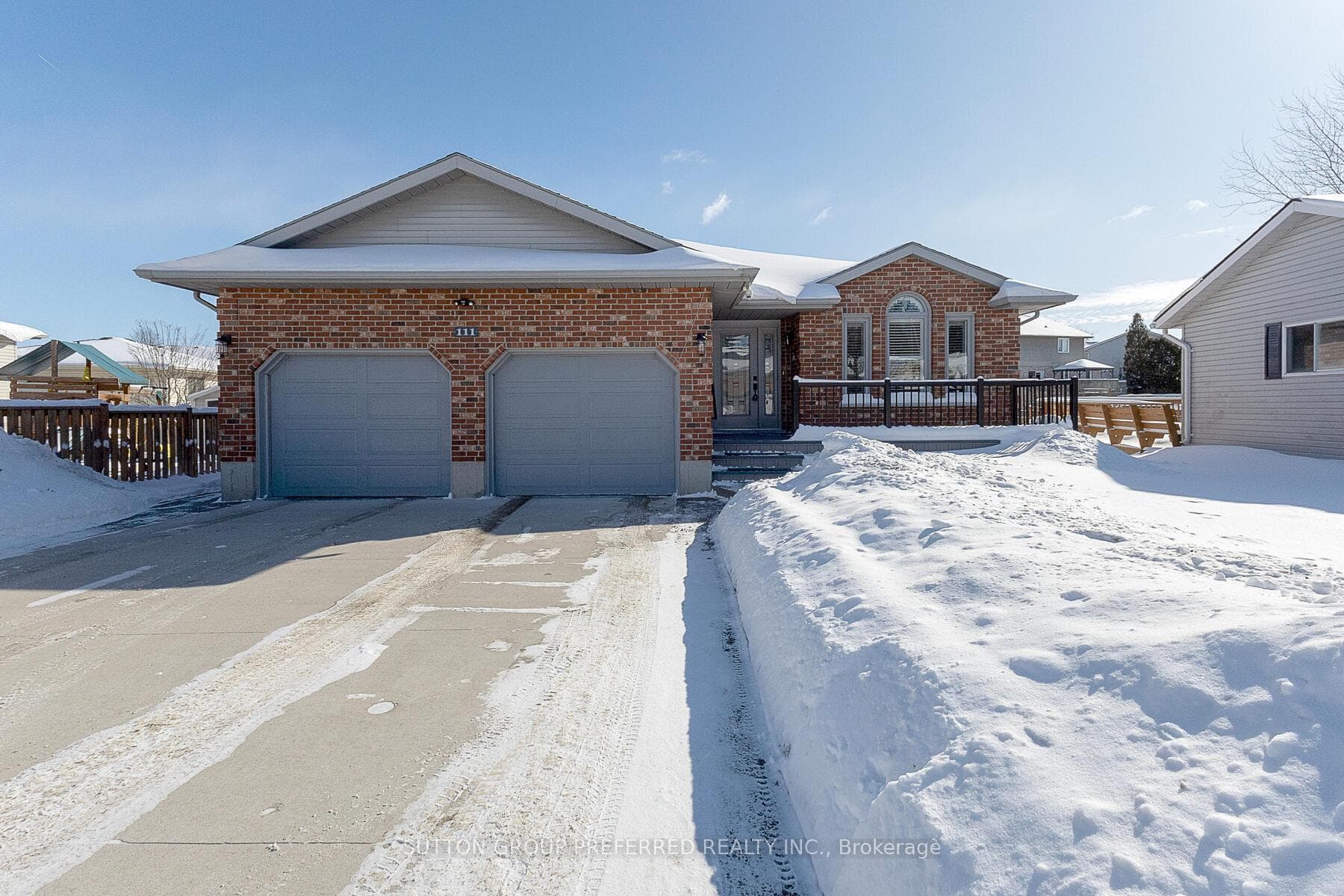111 Hemlock Road photo 1