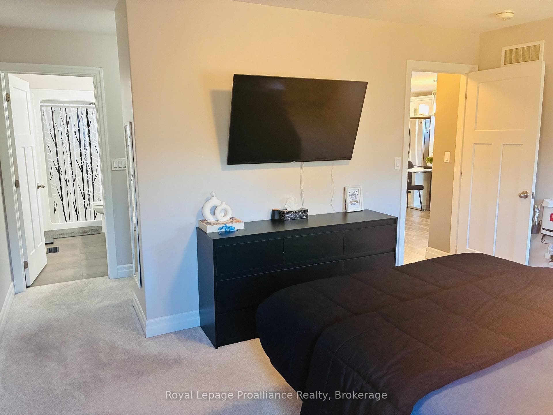 48 Mercedes Drive photo 17