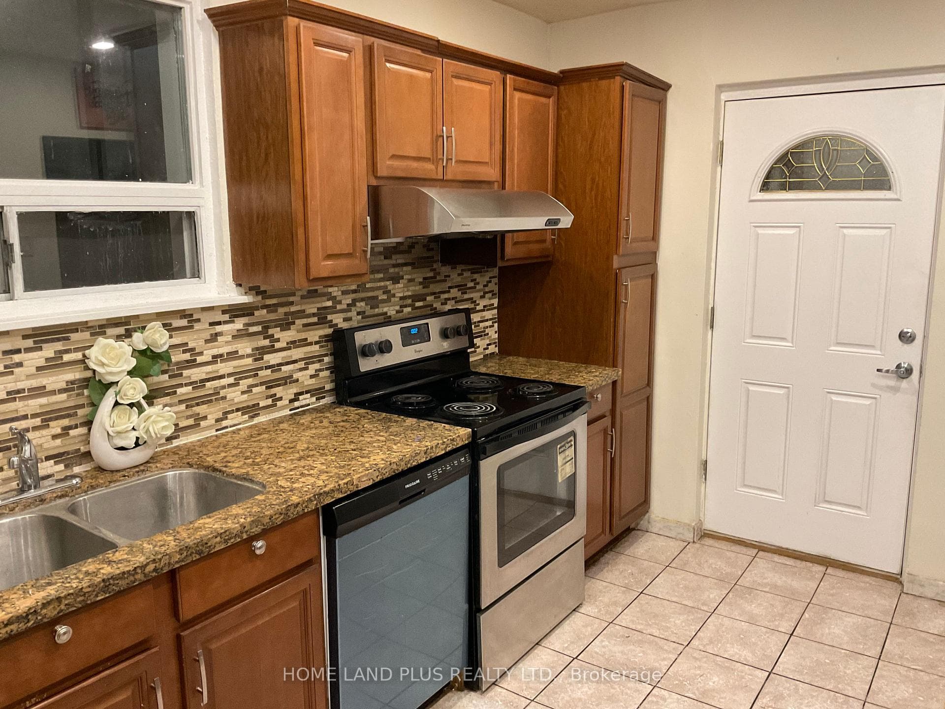 63 Santamonica Boulevard Unit (Main Floor) photo 4