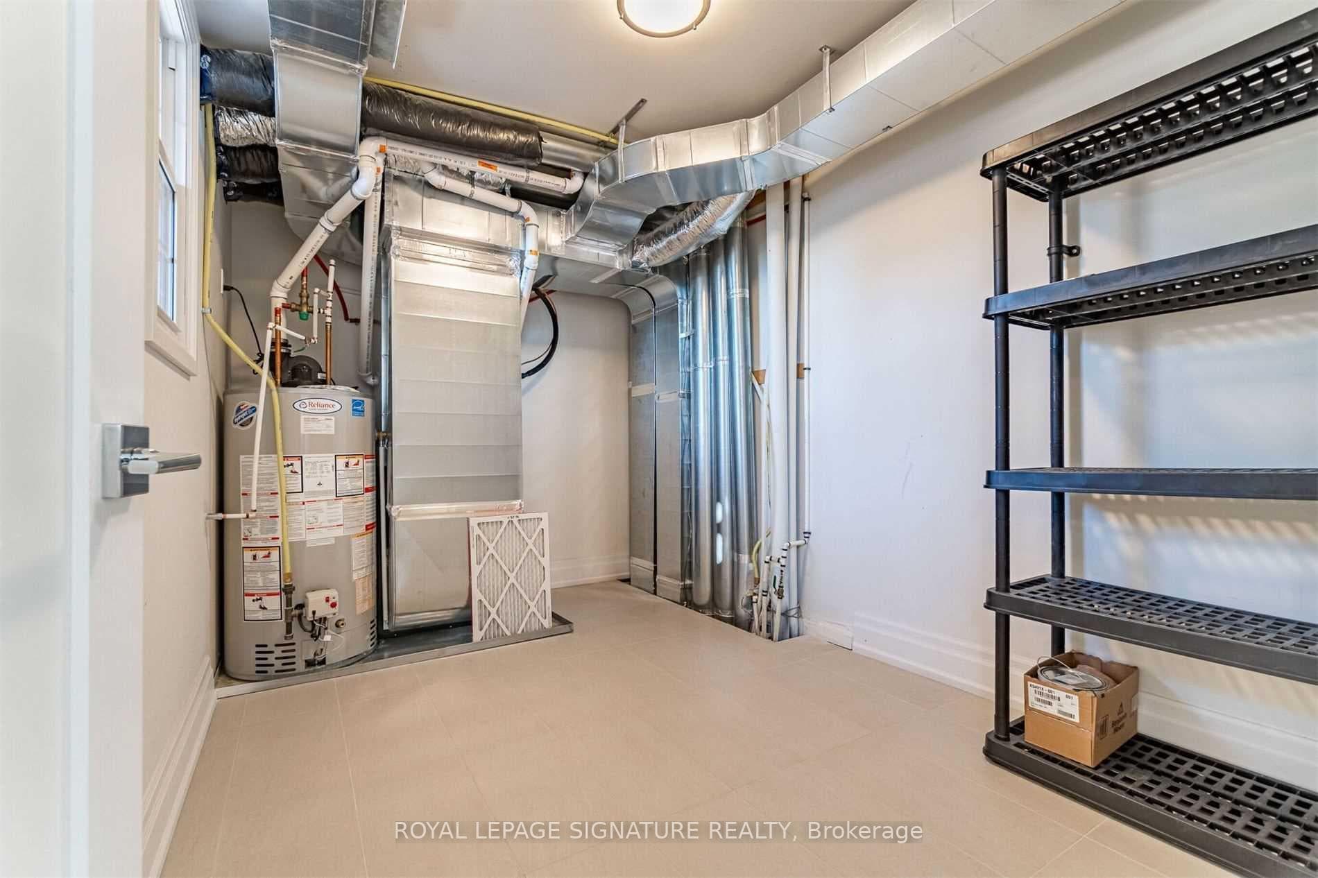 760 Lakeshore Road Unit 202 photo 16