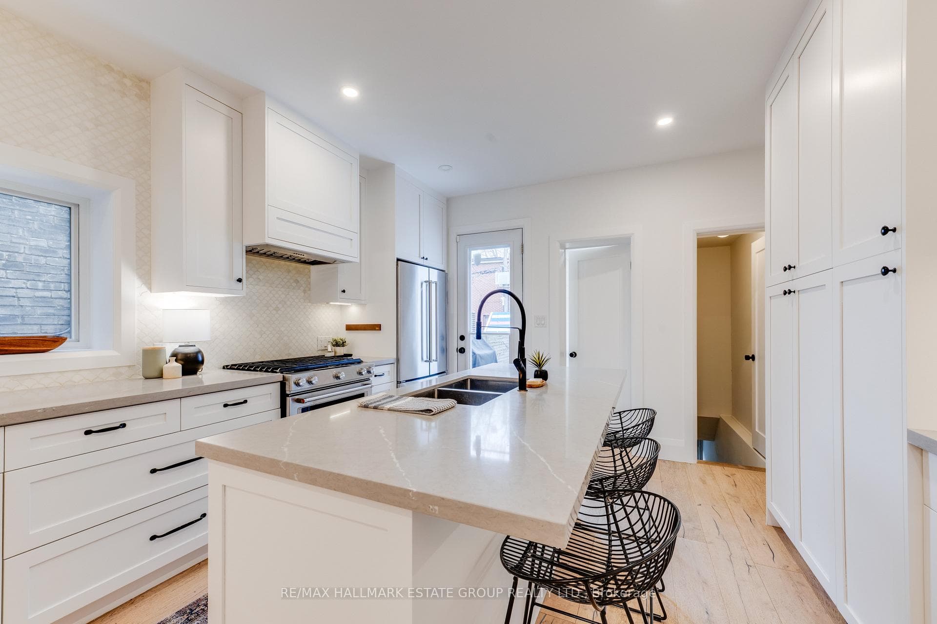 4 Adrian Avenue photo 14