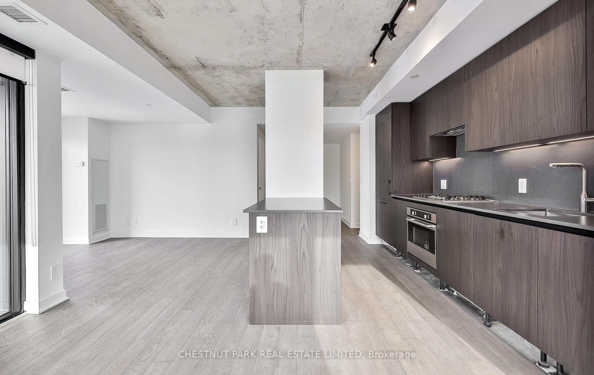 2720 Dundas Street Unit 508 photo 13