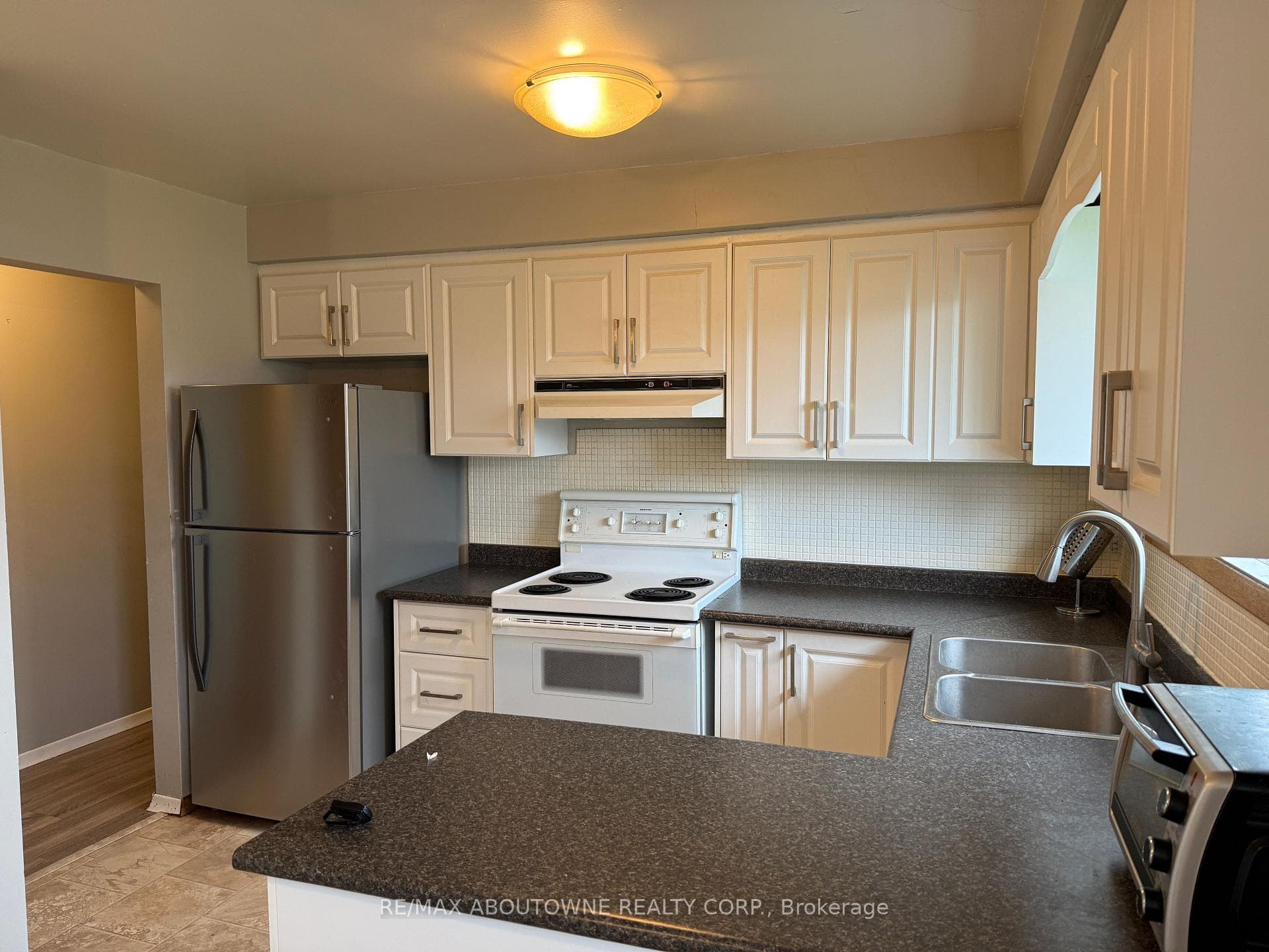 19 Algoma Drive Unit MAIN photo 6