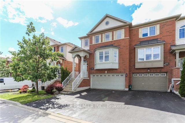 3080 Highbourne Crescent photo 2