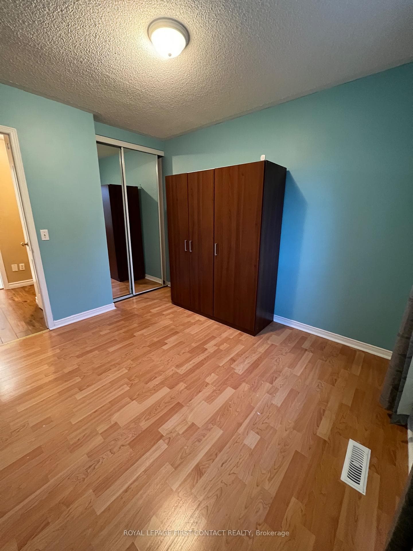 384 Thompson Road photo 10