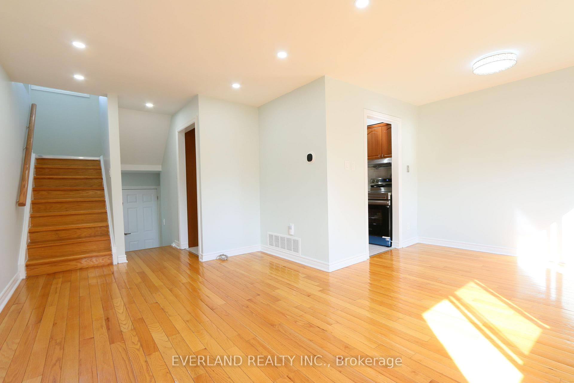 63 Treetops Court photo 5