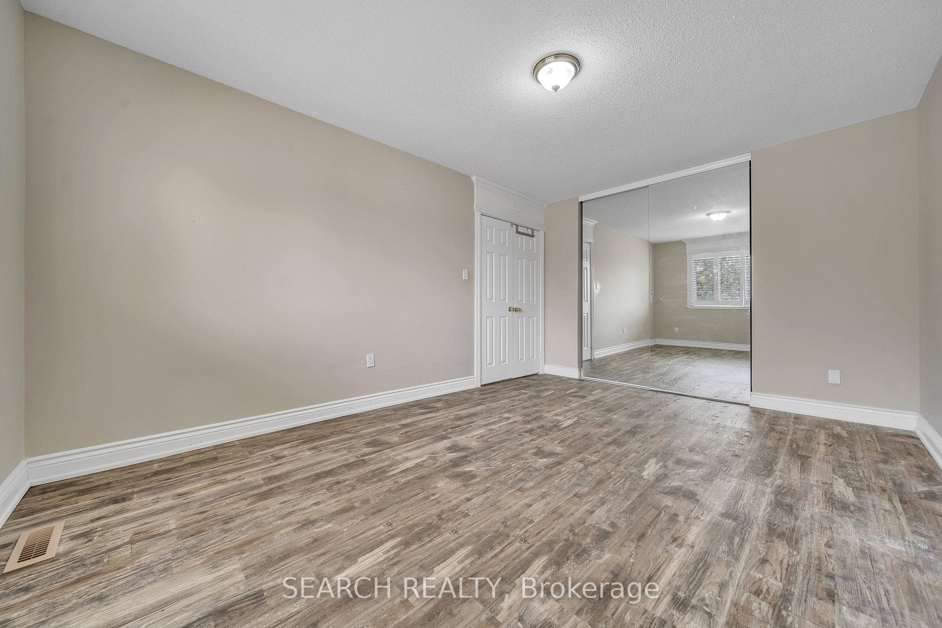 121 Carberry Crescent photo 20