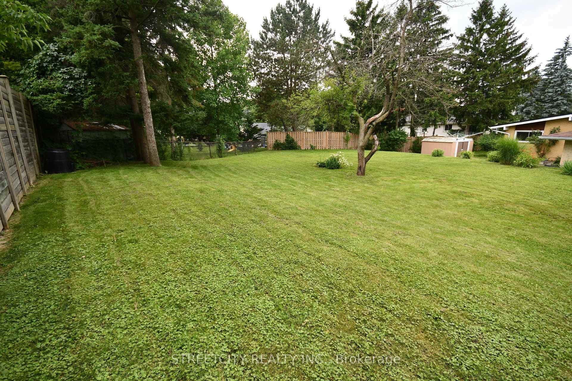 74 Torrington Crescent photo 30