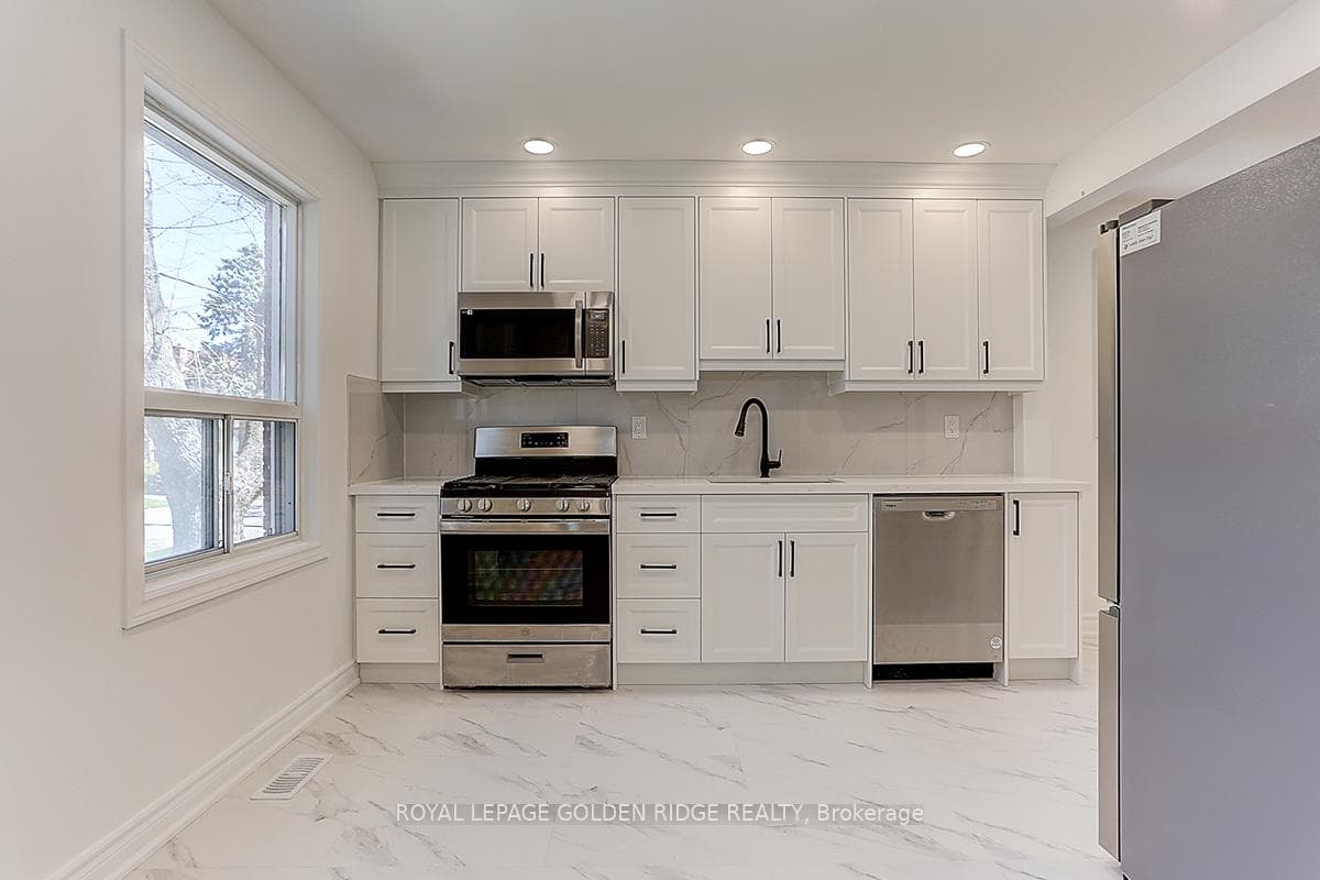 21 Lyndale Drive photo 9