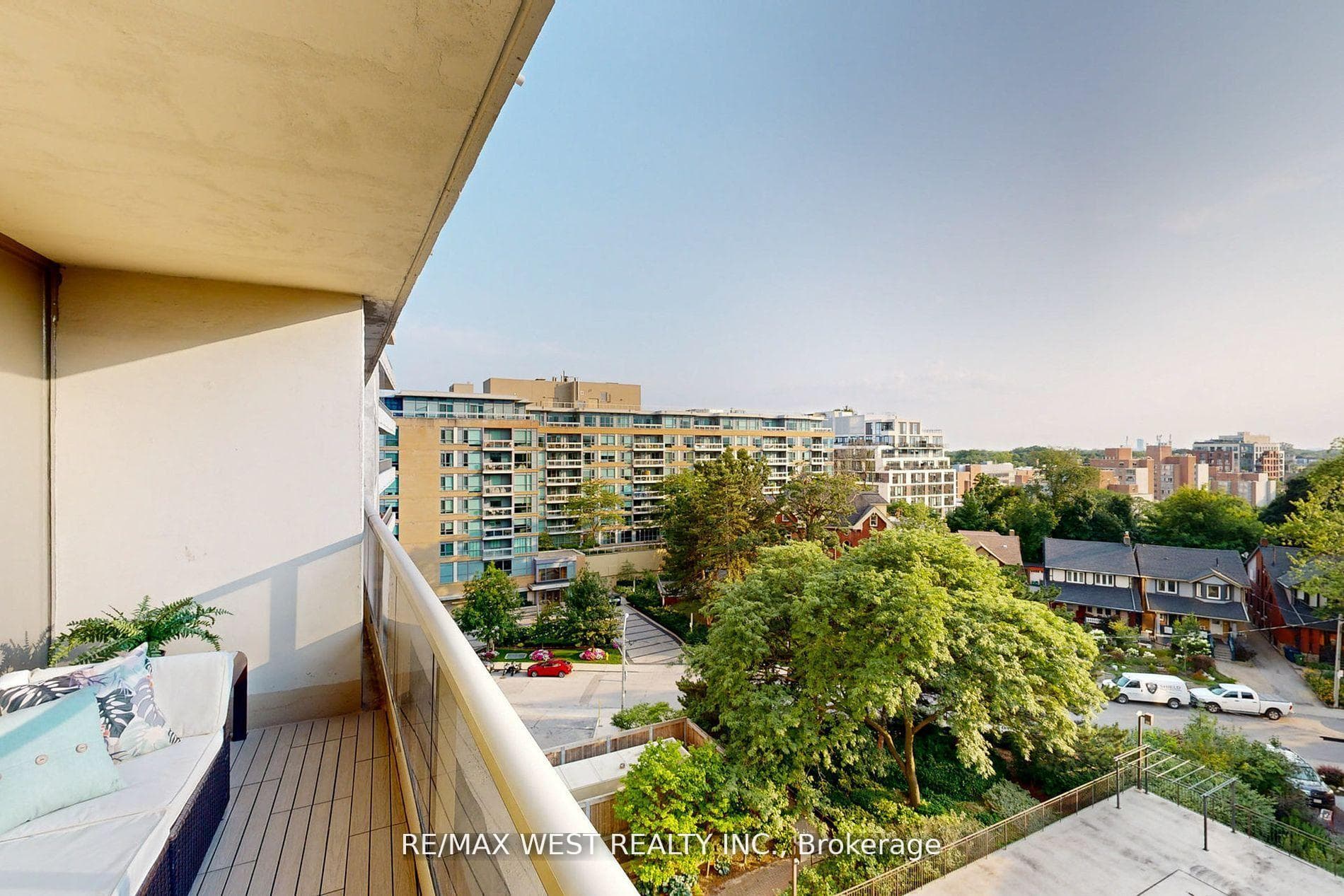 50 Quebec Avenue Unit 708 photo 32