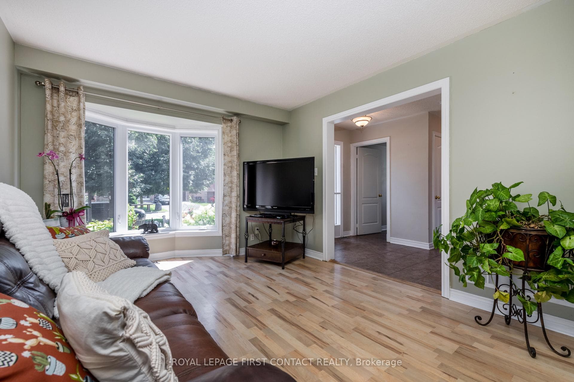 204 Bowerman Boulevard photo 4