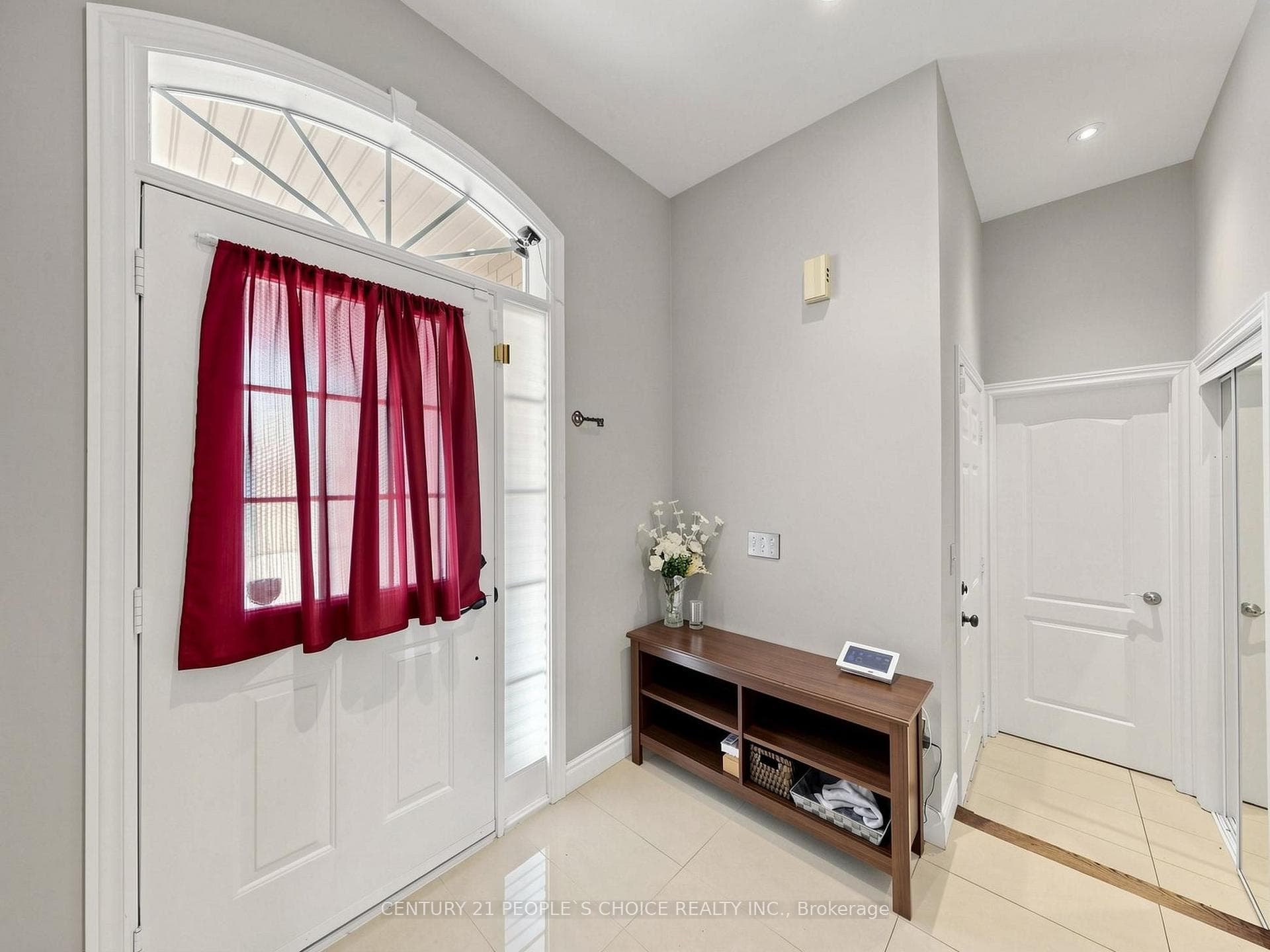 828 Khan Crescent photo 23