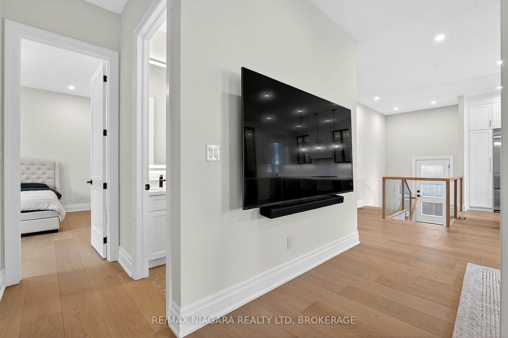 146 Hetram Court photo 21