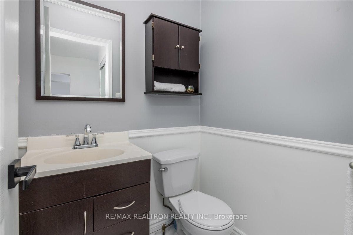 1202 Benson Street photo 3