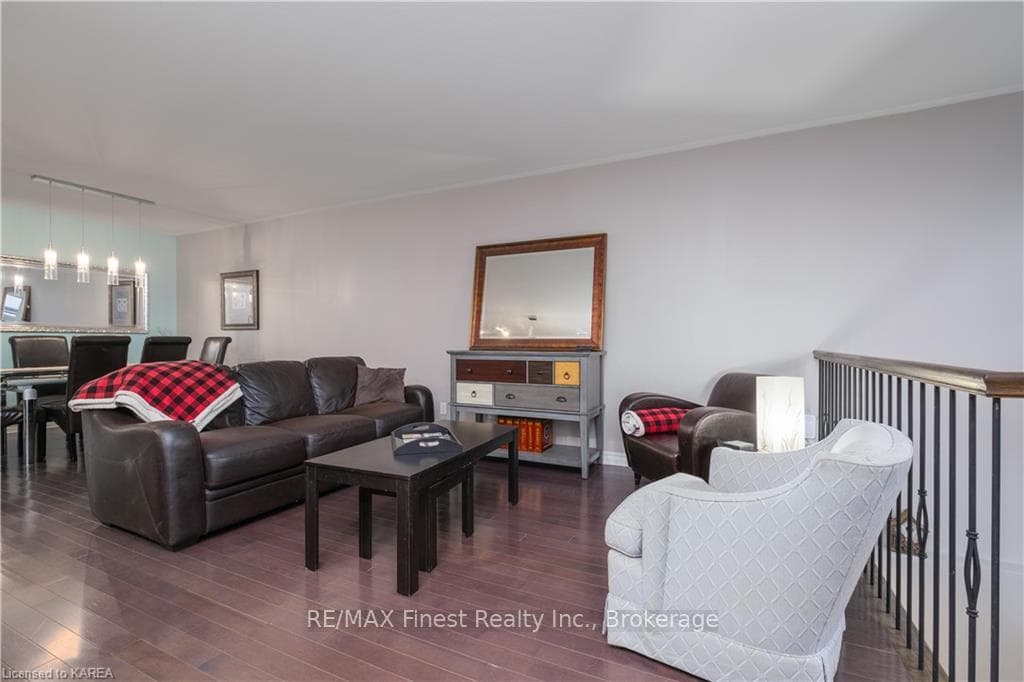 1576 DAVENPORT Crescent photo 20