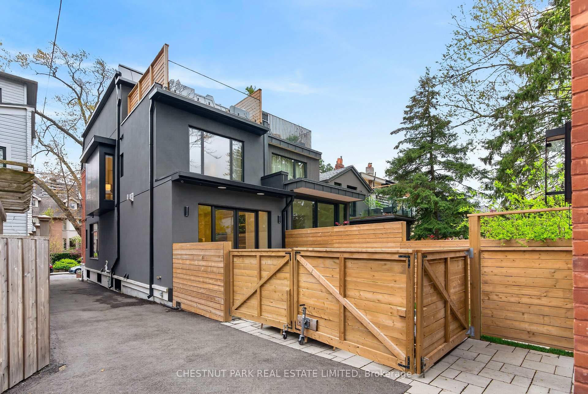 90 Macpherson Avenue photo 44